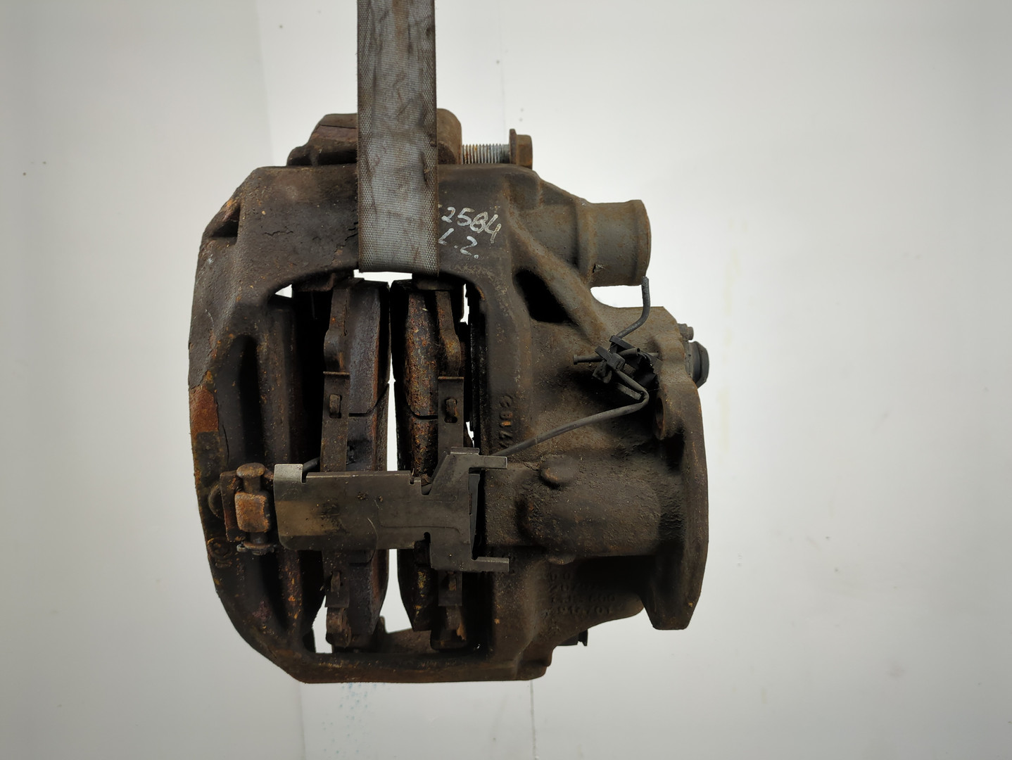 Суппорт задний левый