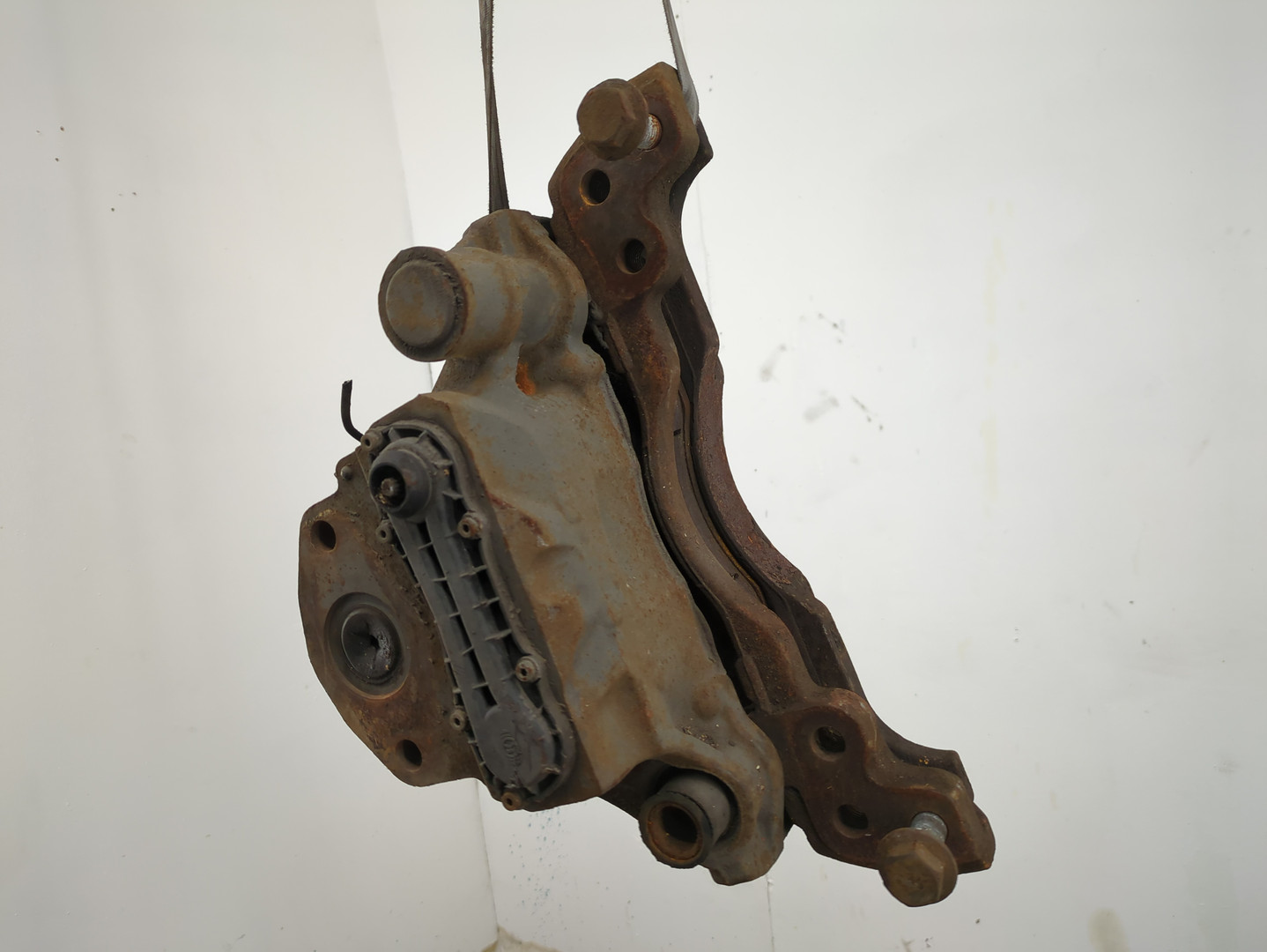 Суппорт задний левый