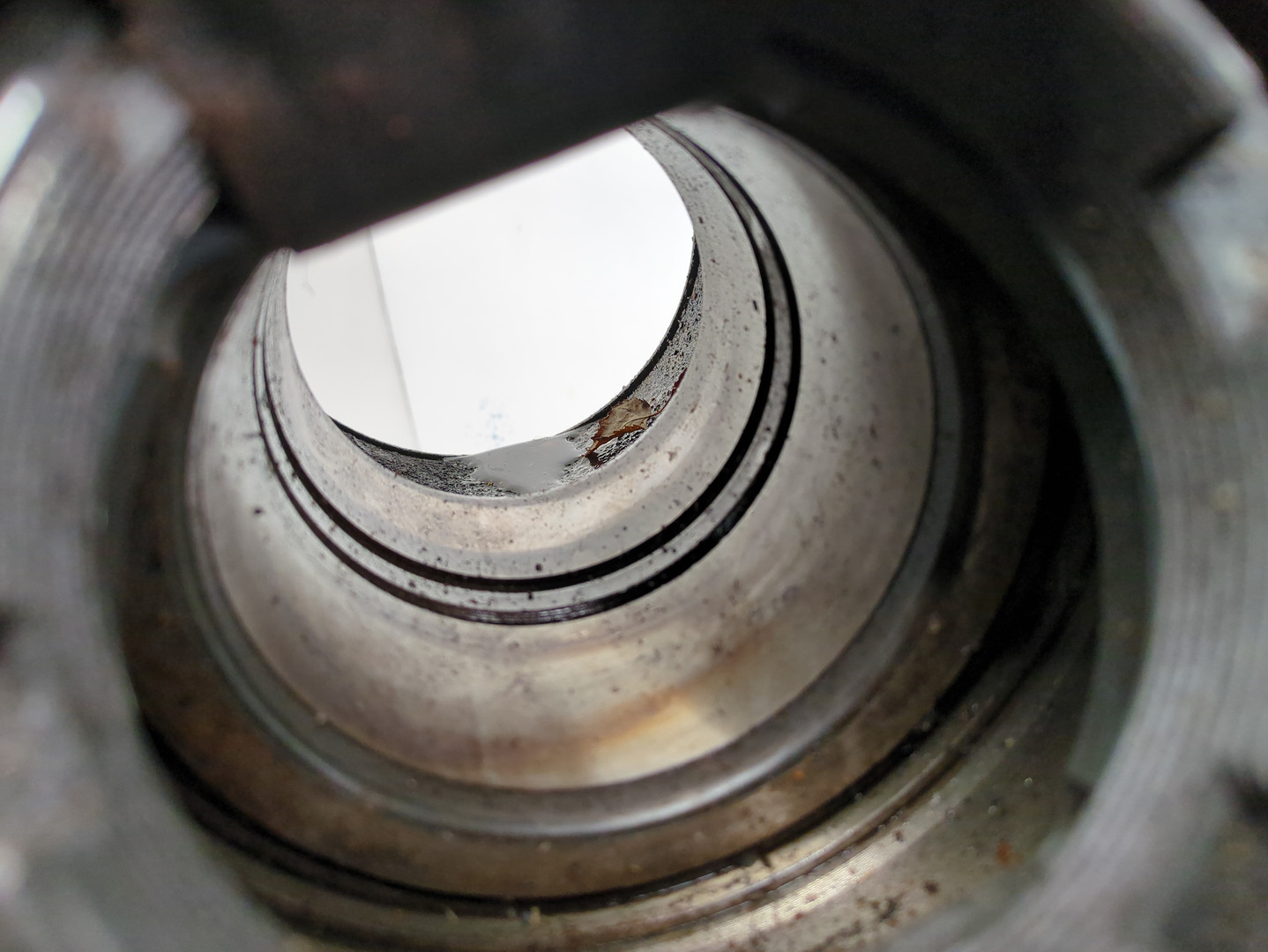 Кулак поворотный передний правый