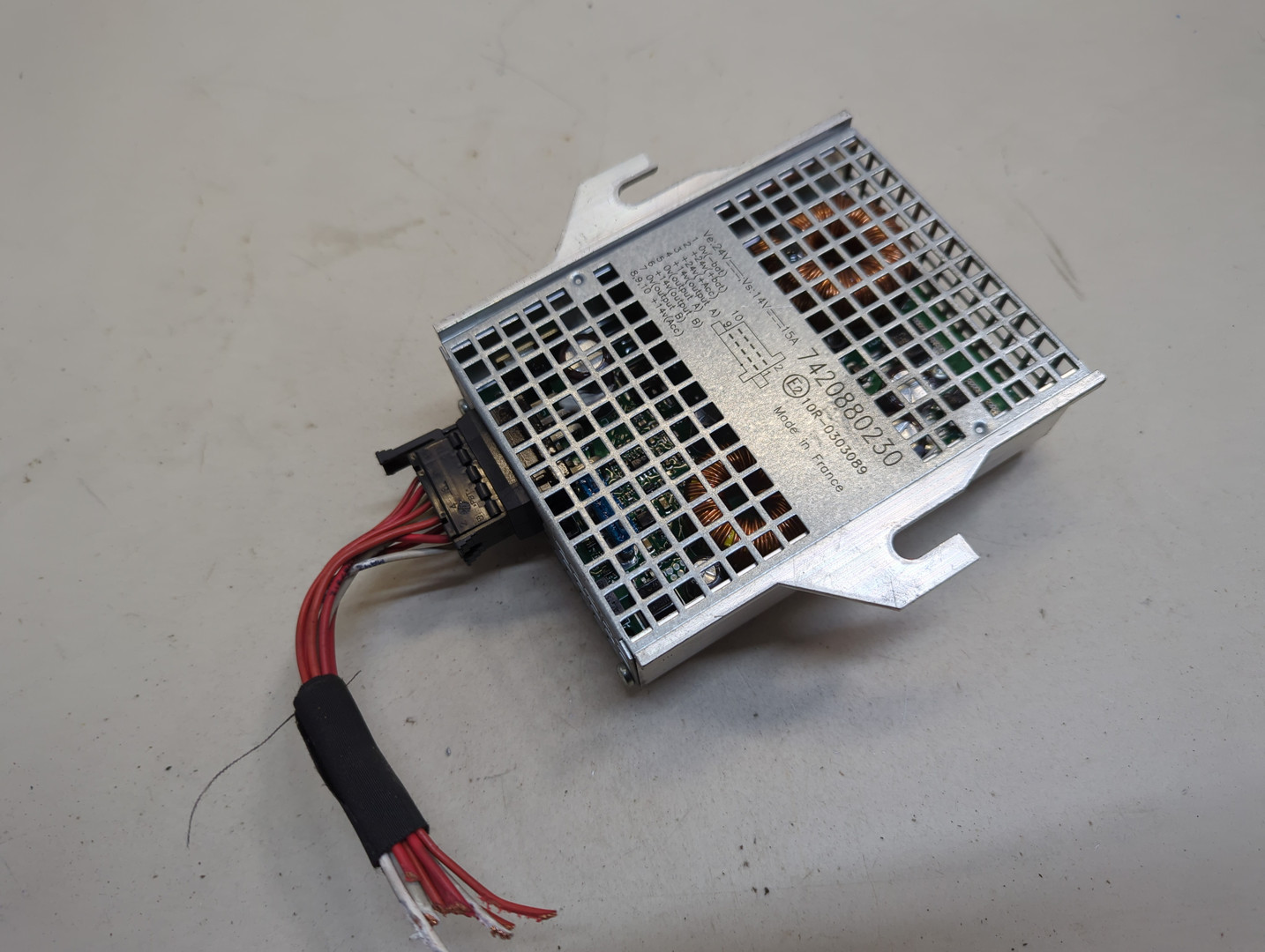 Преобразователь напряжения (адаптер)