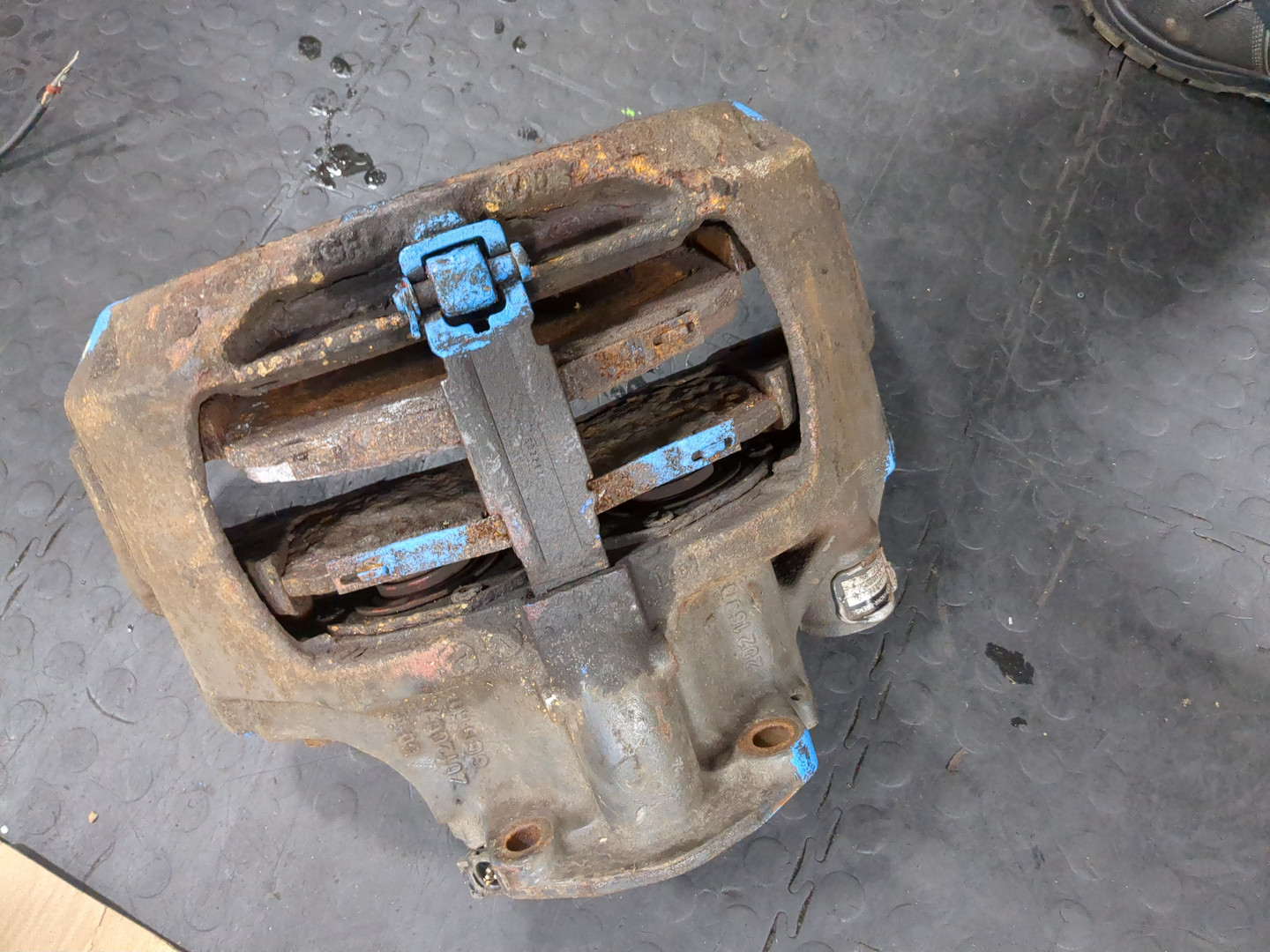 Суппорт задний правый