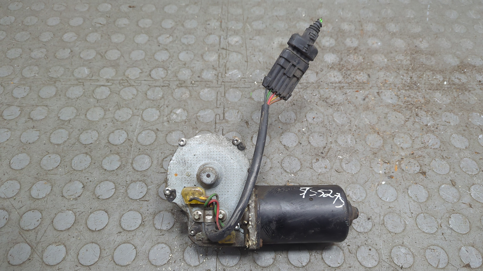 Моторчик стеклоочистителя передний