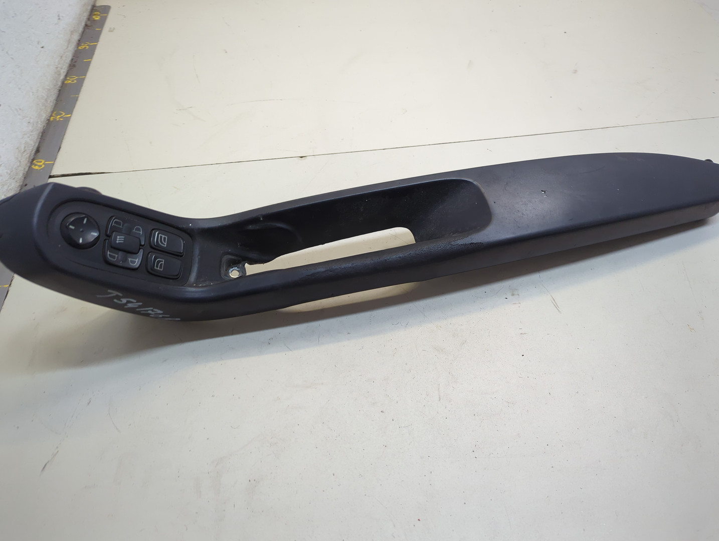 Кнопка стеклоподъемника