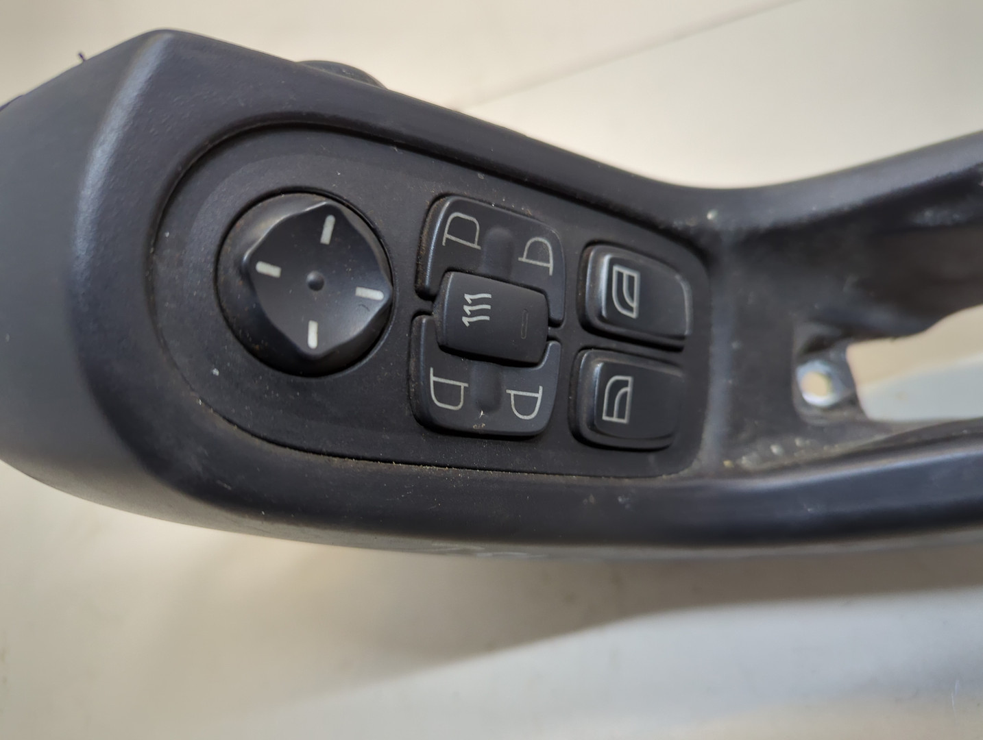 Кнопка стеклоподъемника