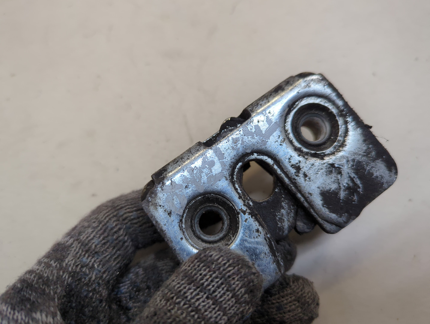 Замок двери передней правой