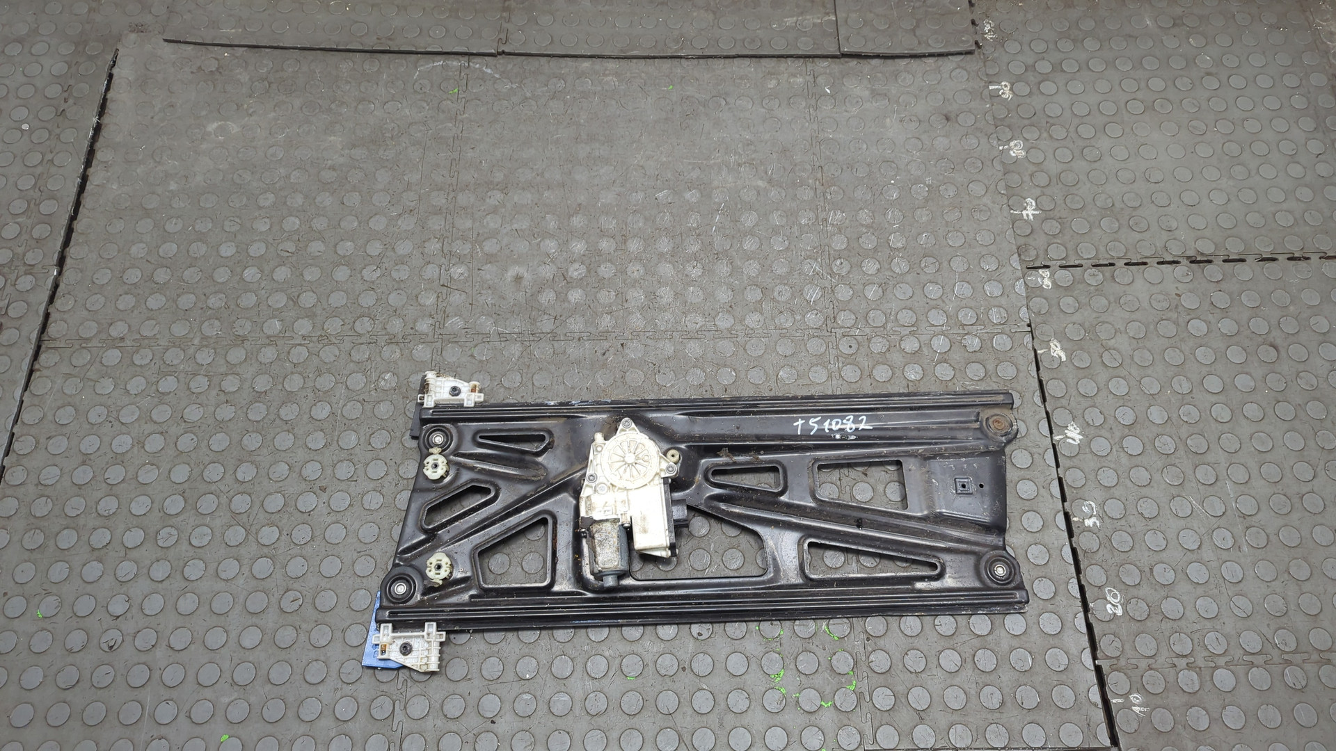 Стеклоподъемник электр. передний левый