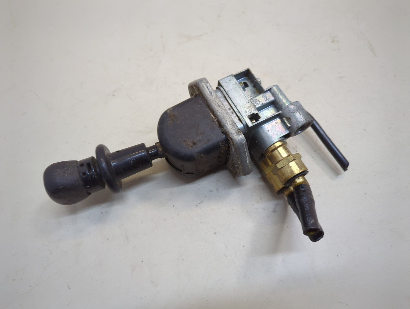 Кран ручного тормоза