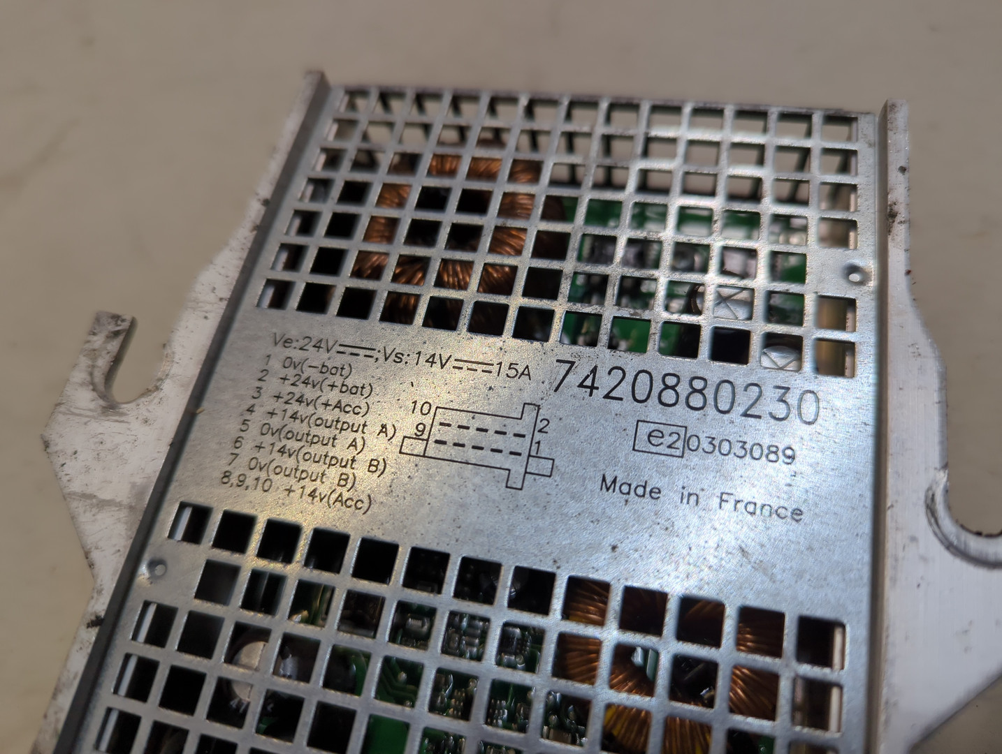 Преобразователь напряжения (адаптер)