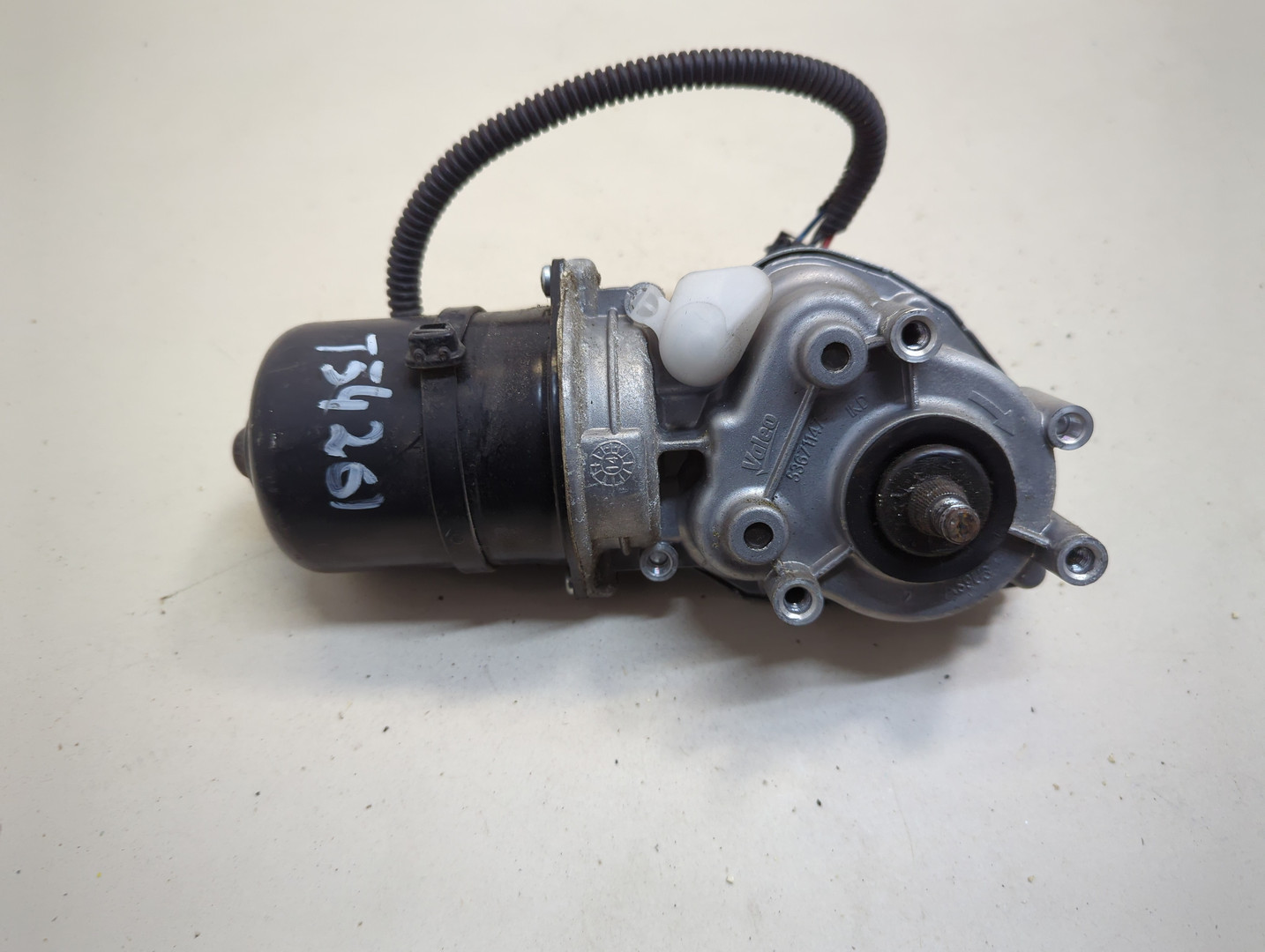 Моторчик стеклоочистителя передний