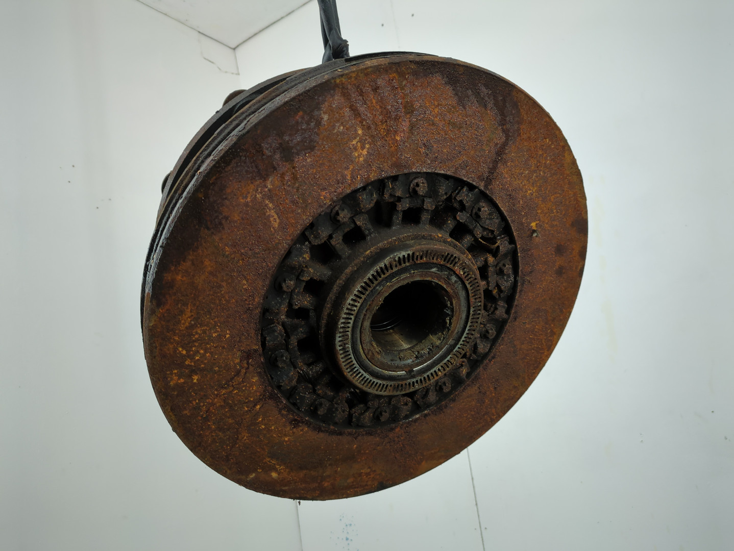 Кулак поворотный передний правый