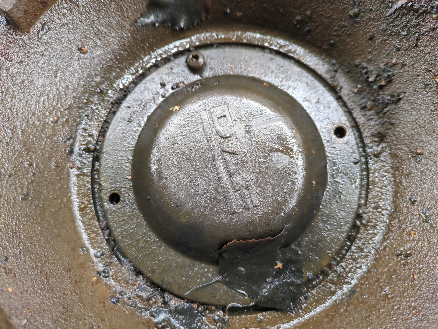 Кулак поворотный передний правый