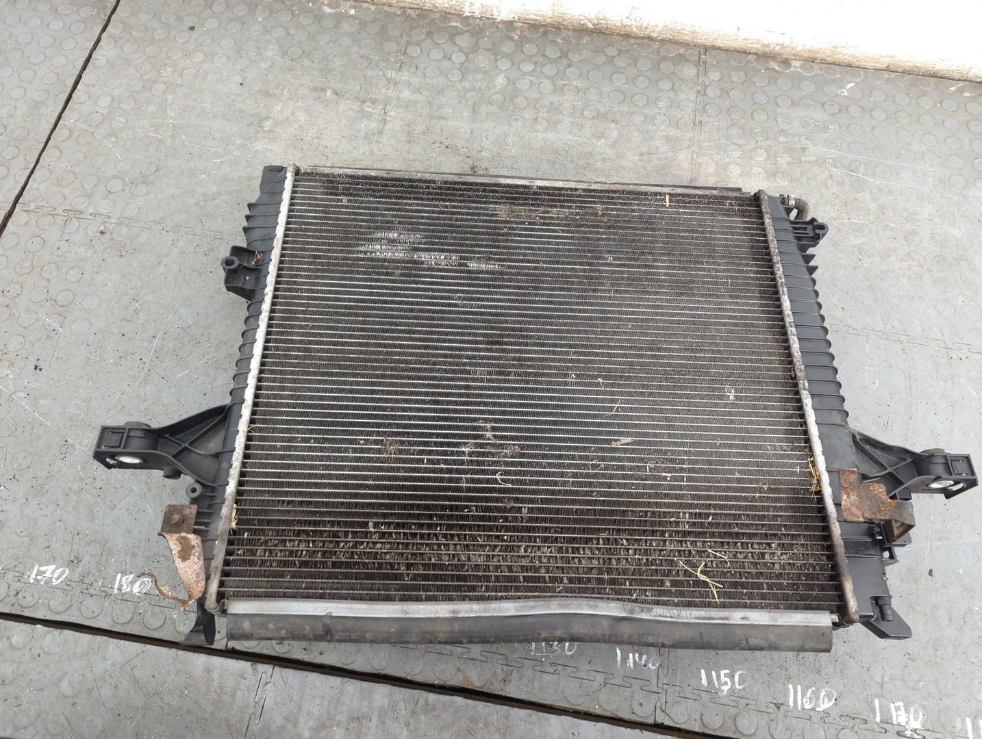 Радиатор охлаждения двигателя основной