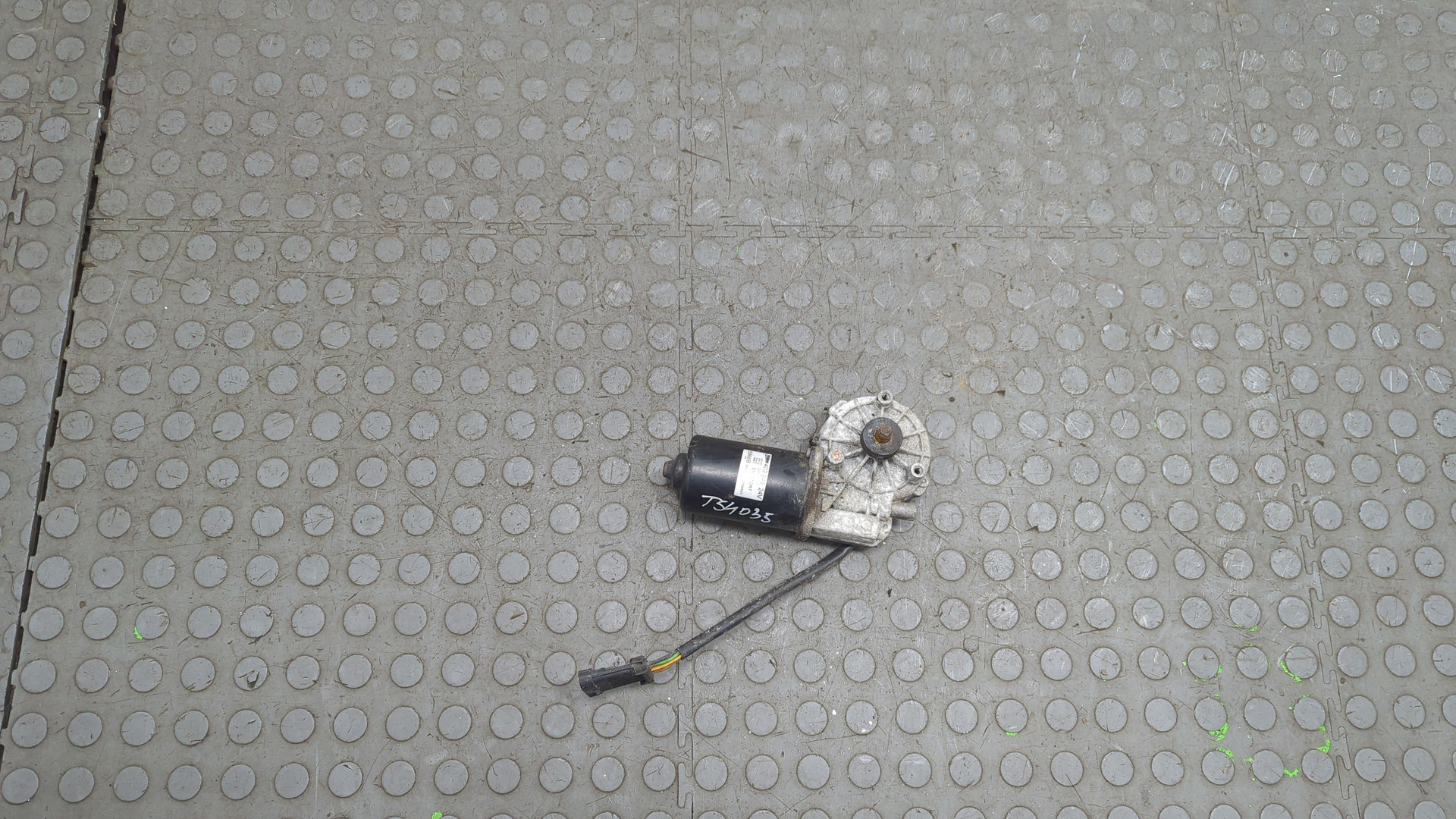 Моторчик стеклоочистителя передний