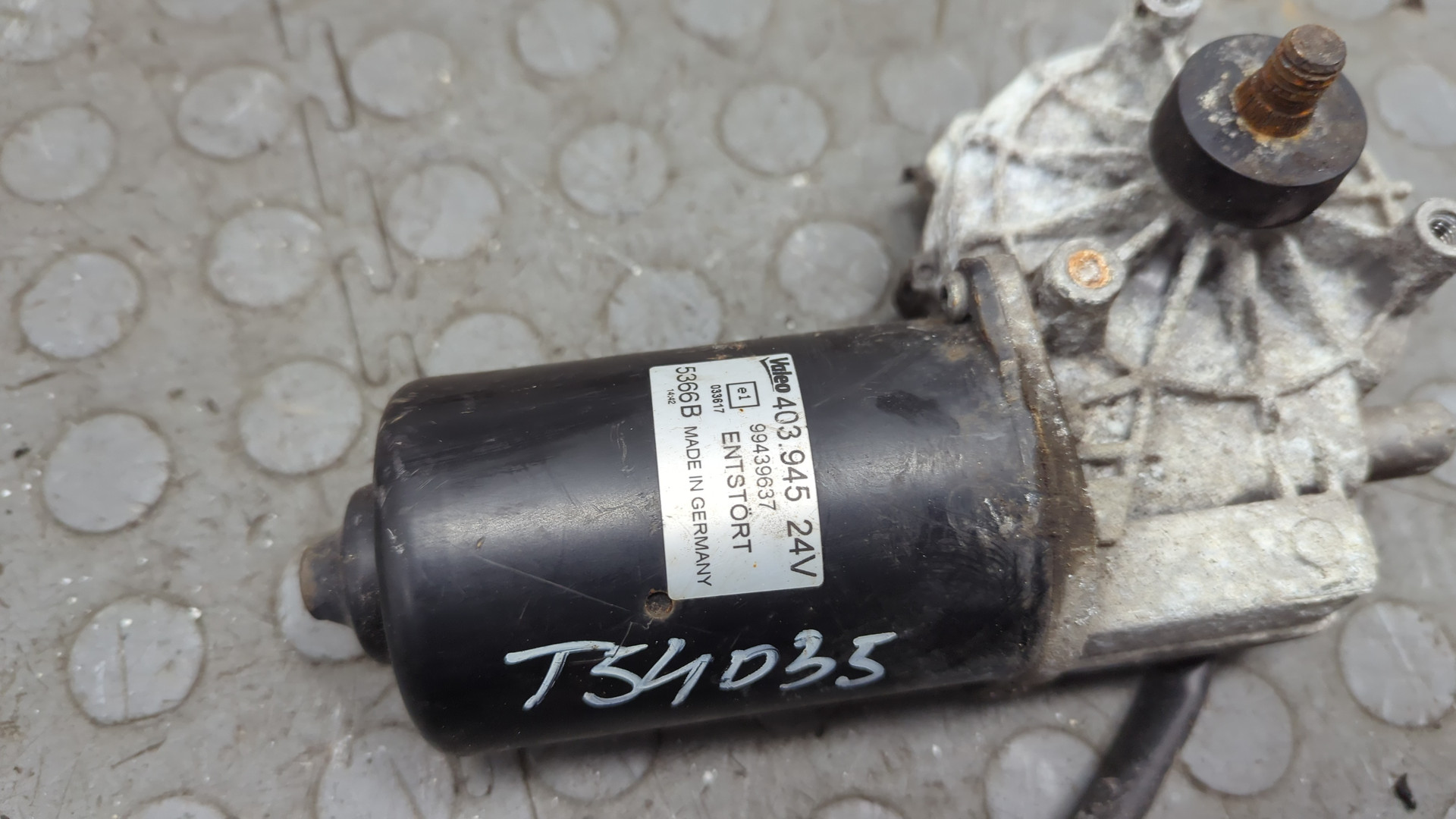 Моторчик стеклоочистителя передний