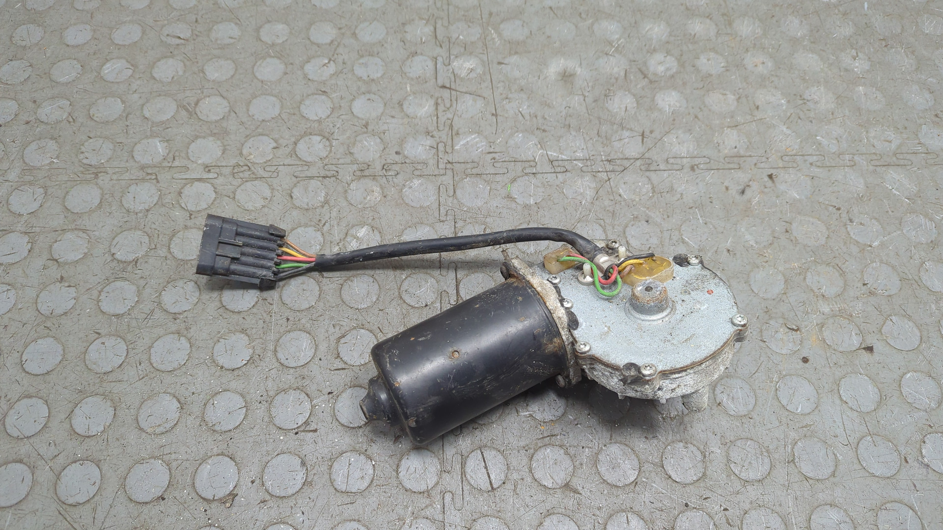 Моторчик стеклоочистителя передний