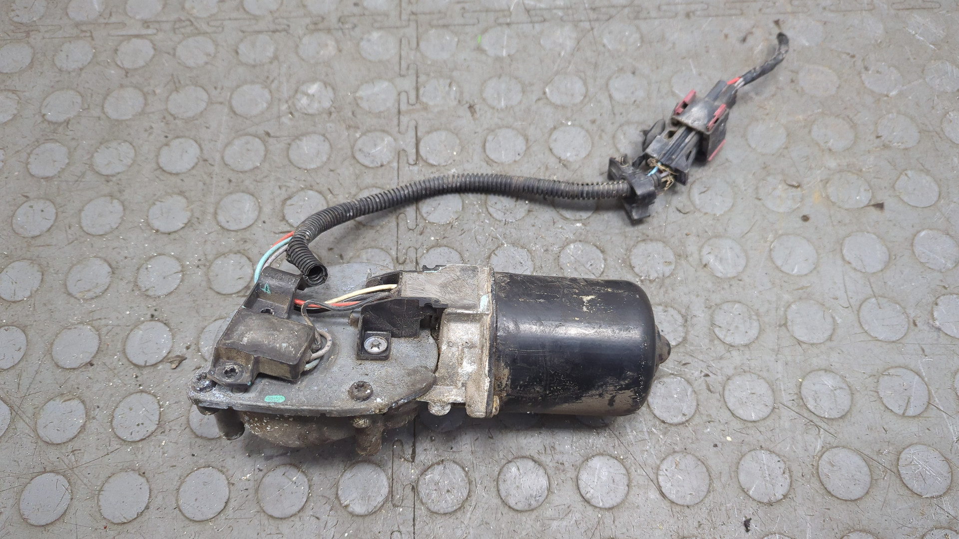 Моторчик стеклоочистителя передний