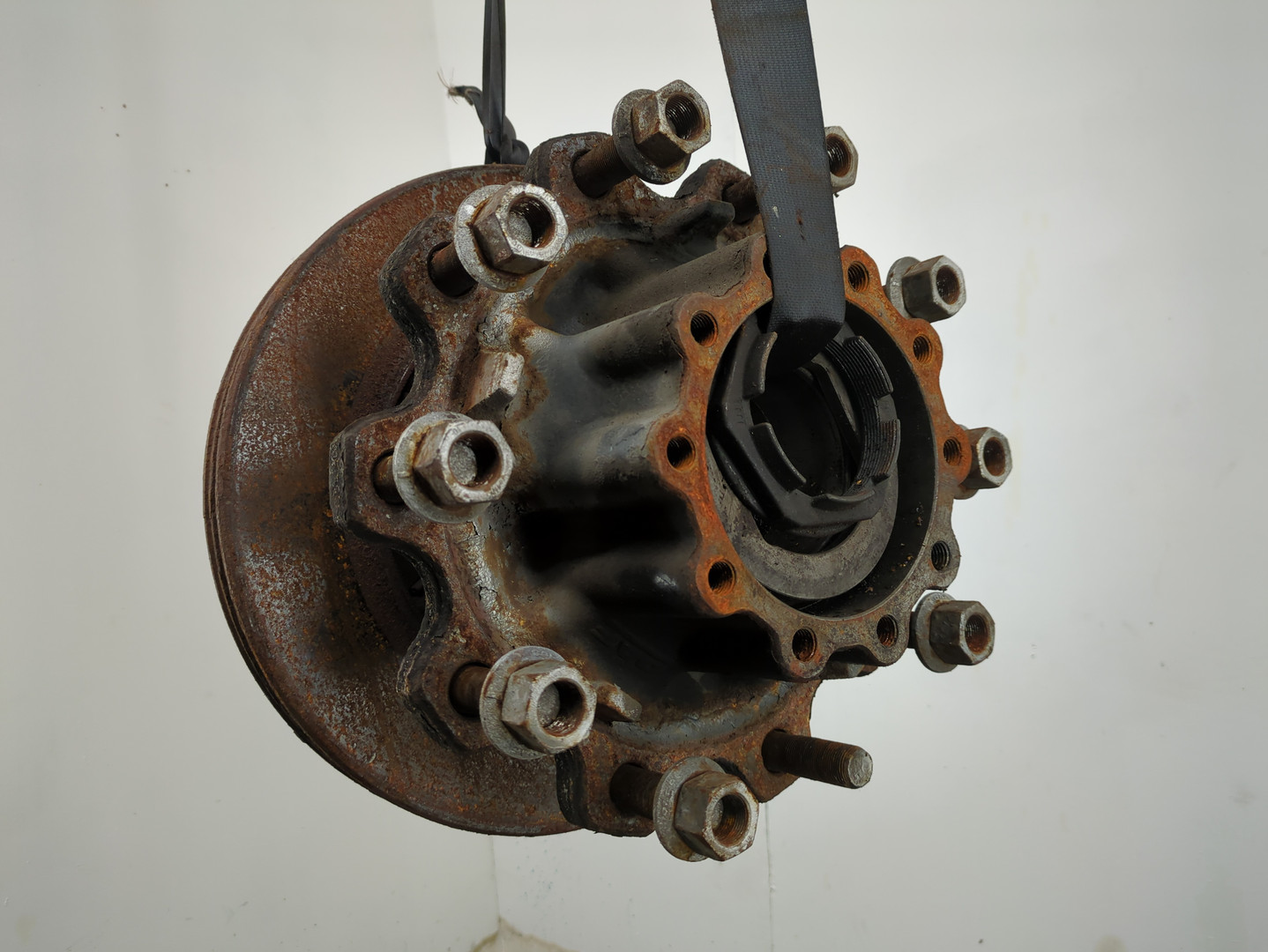 Кулак поворотный задний левый