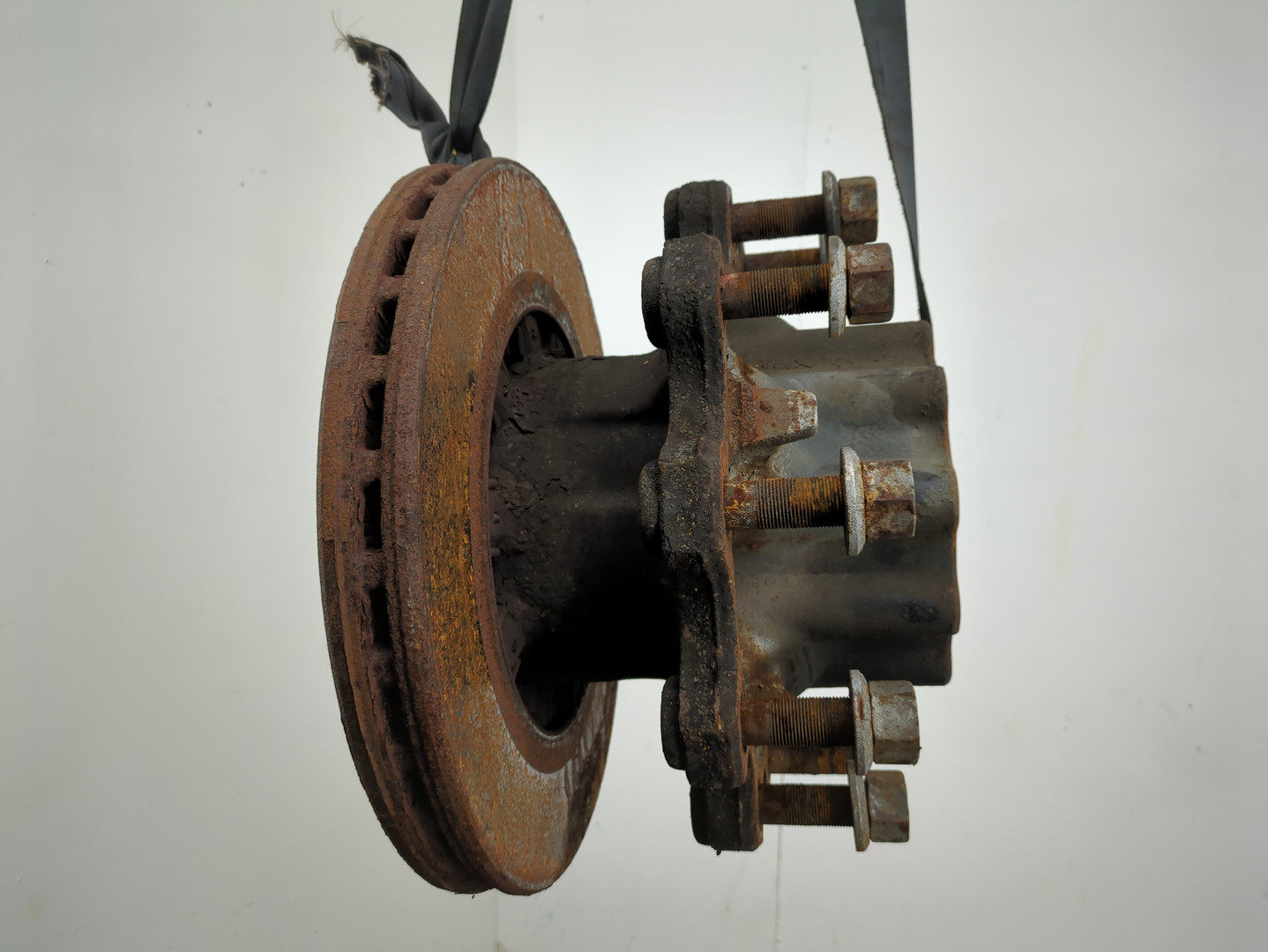 Кулак поворотный задний левый