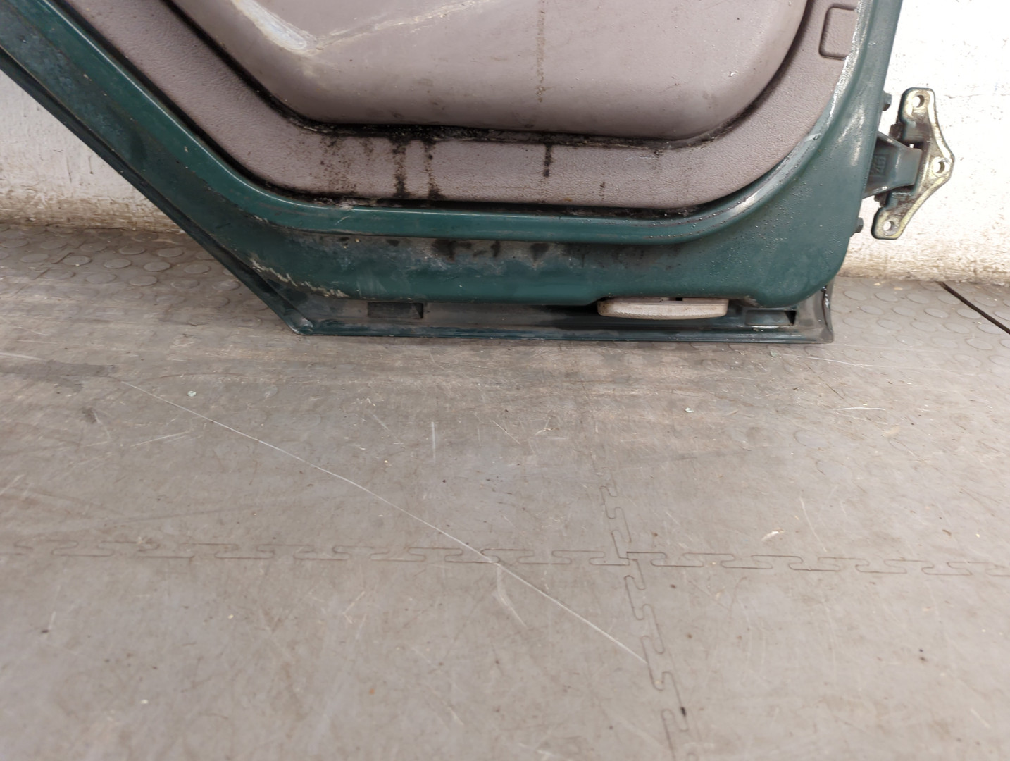 Дверь передняя левая