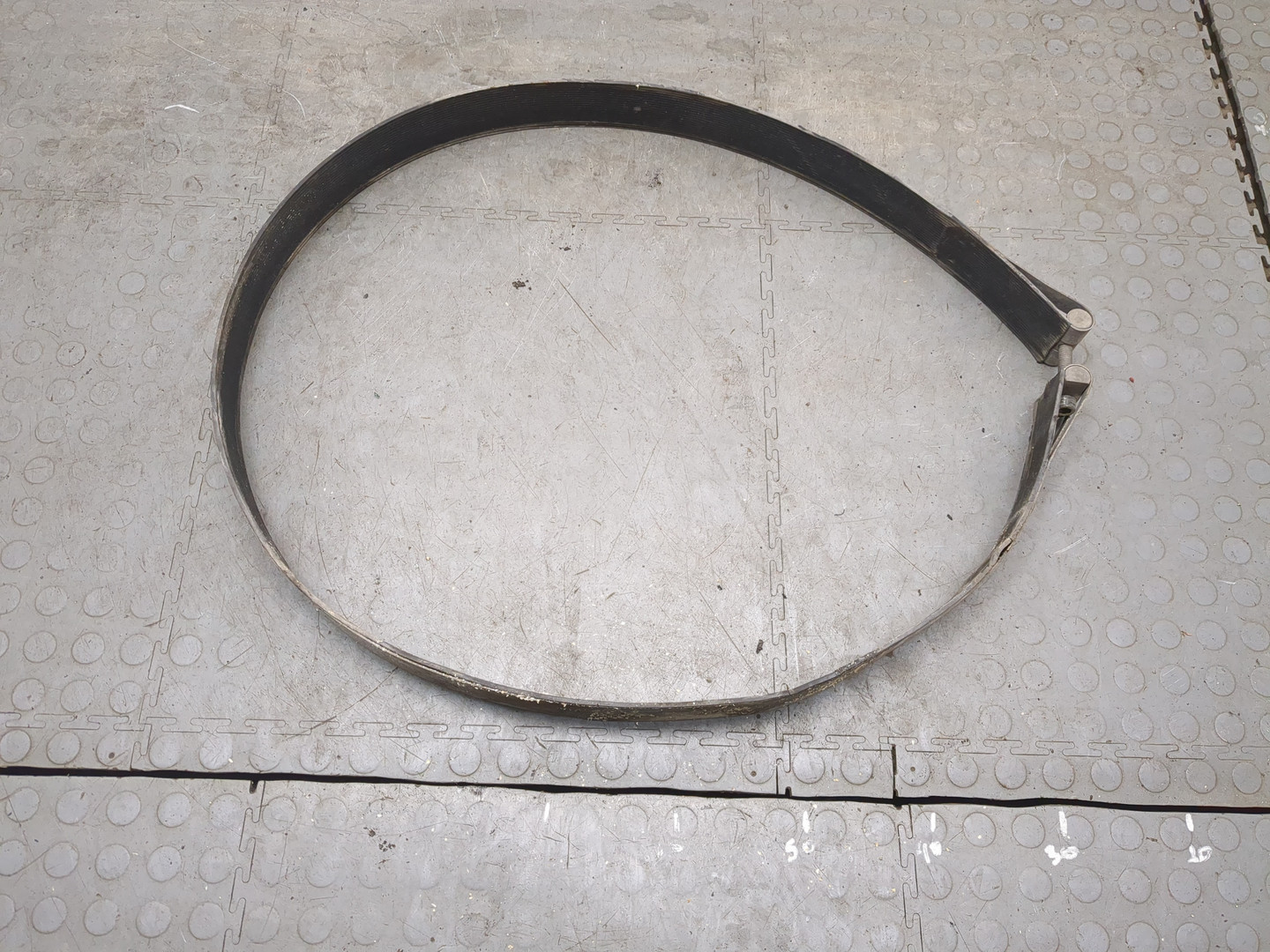 Лента крепления бензобака