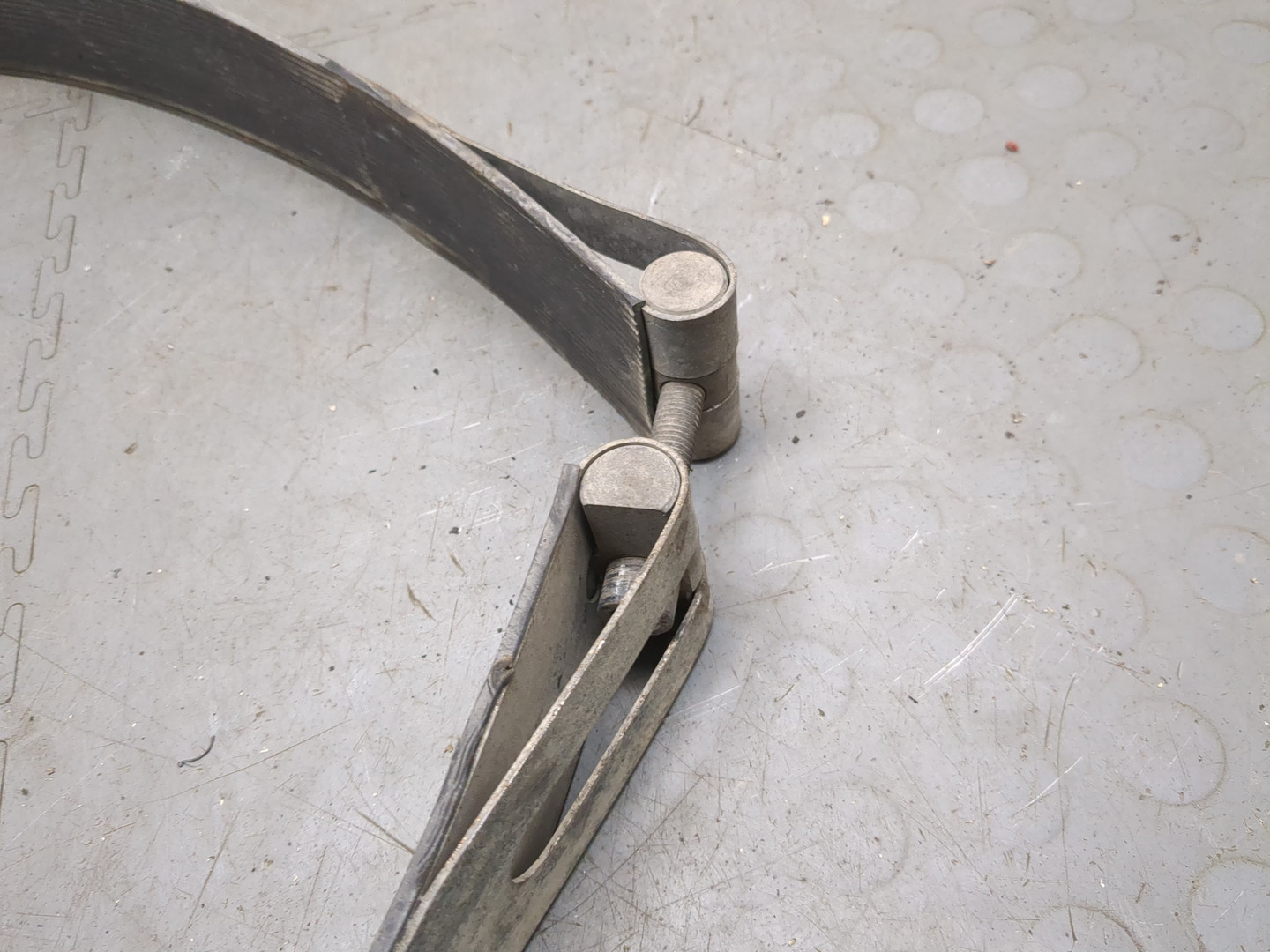 Лента крепления бензобака