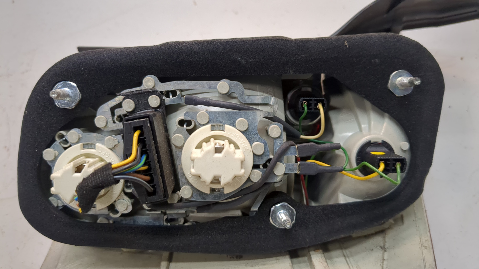 Фонарь задний левый