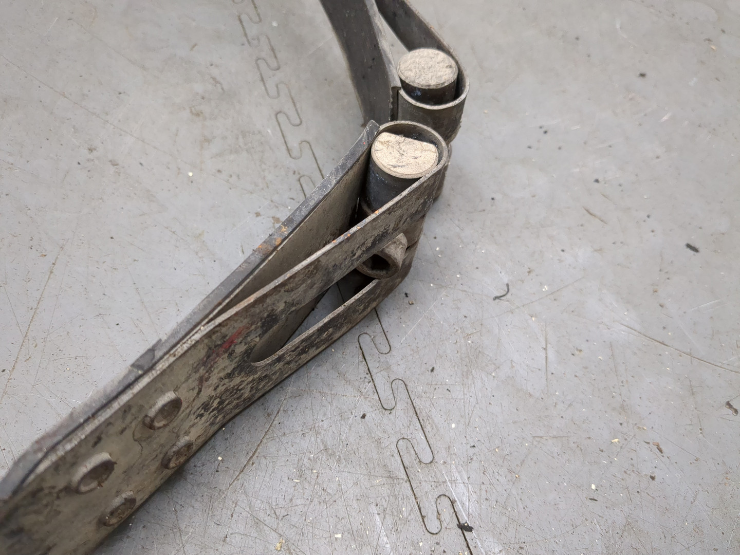 Лента крепления бензобака