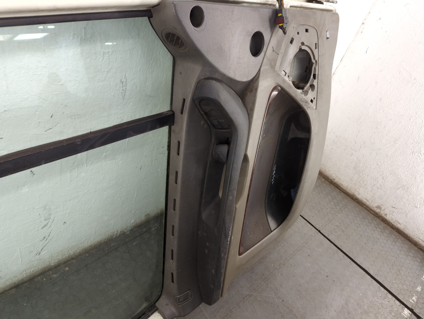 Дверь передняя левая