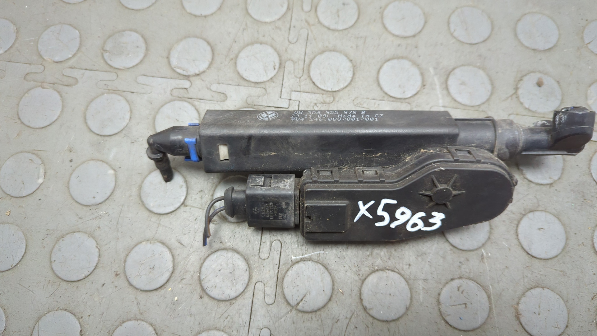 Форсунка омывателя фары