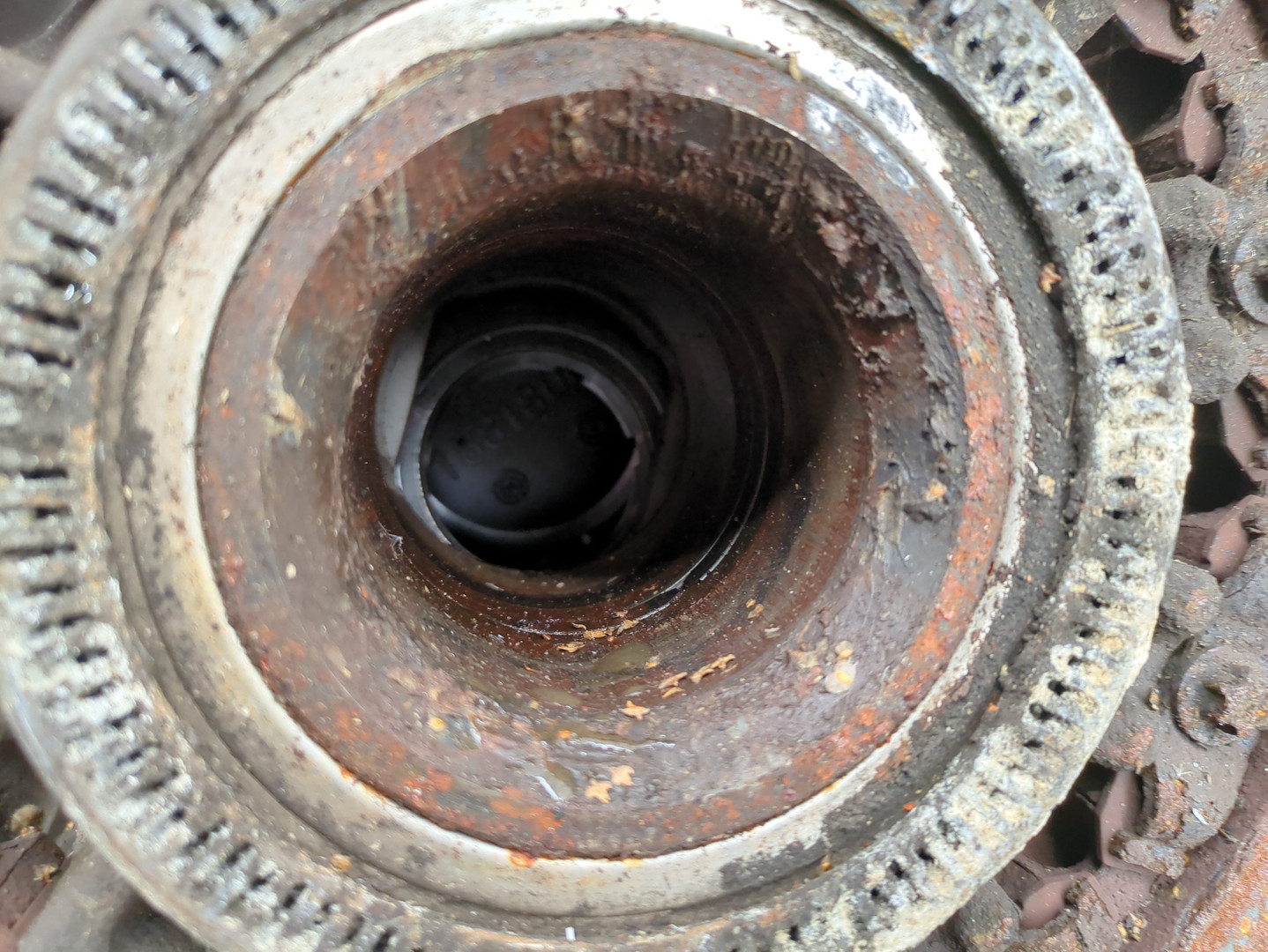 Кулак поворотный передний правый