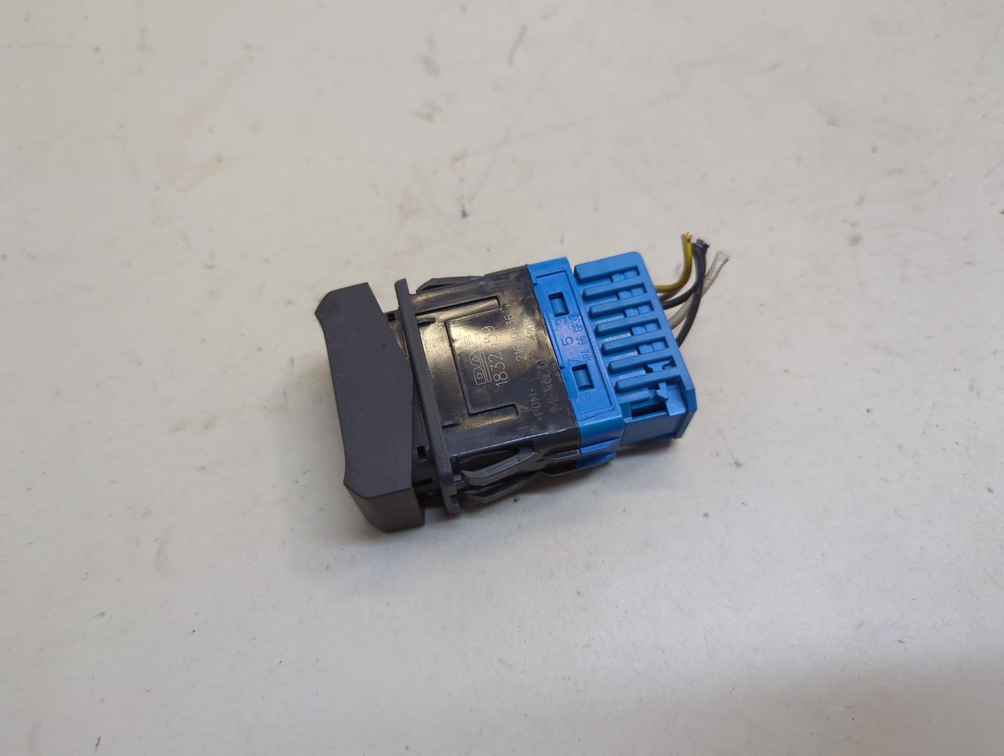 Кнопка открывания двери