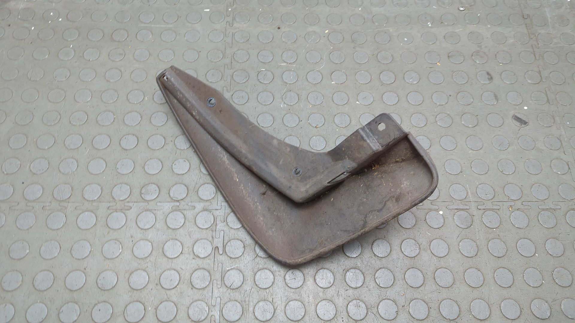 Брызговик задний правый