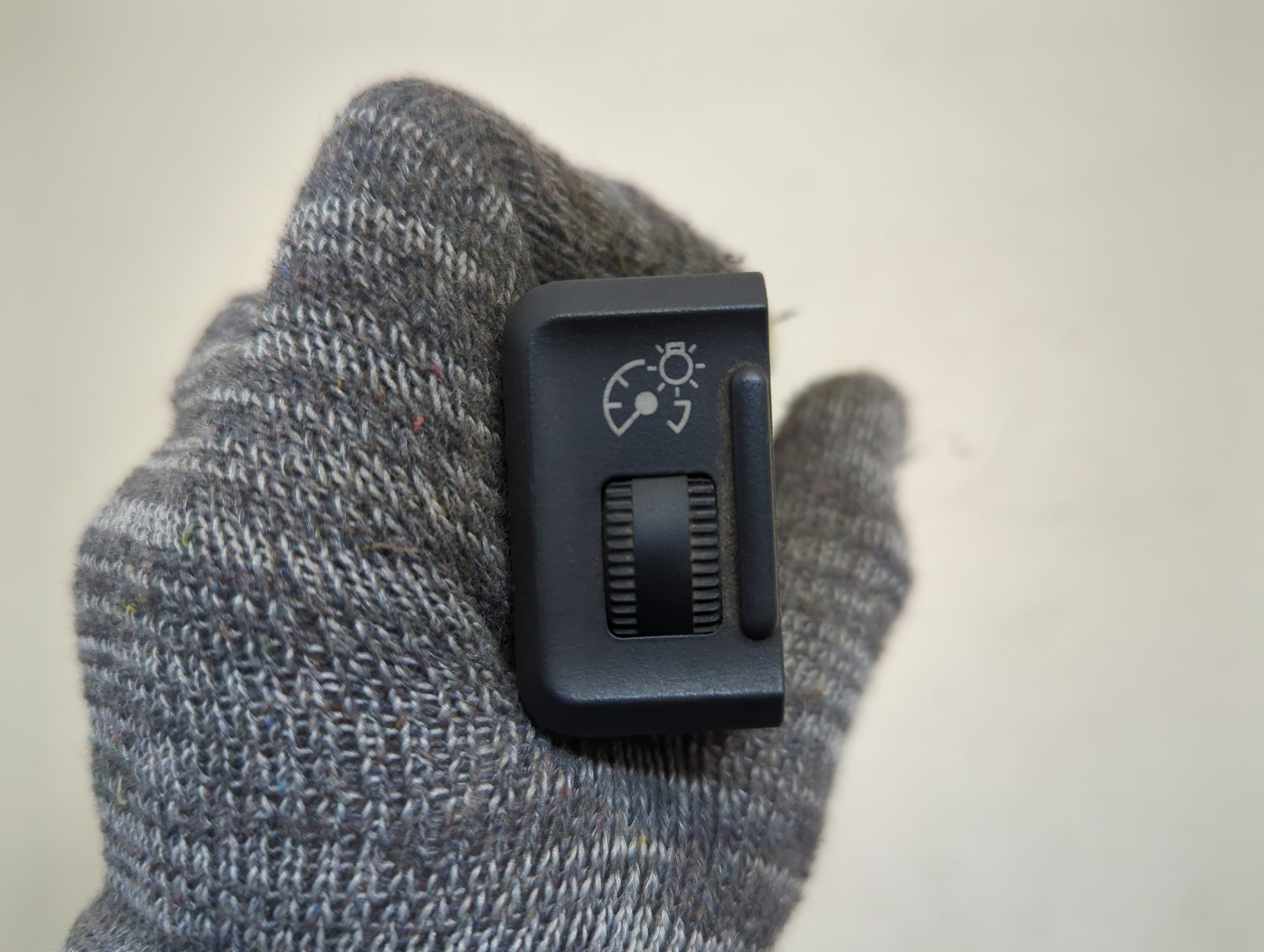 Кнопка корректора фар