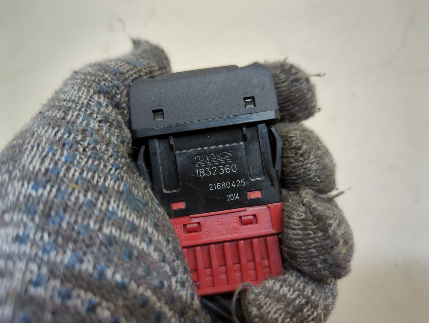 Кнопка корректора фар