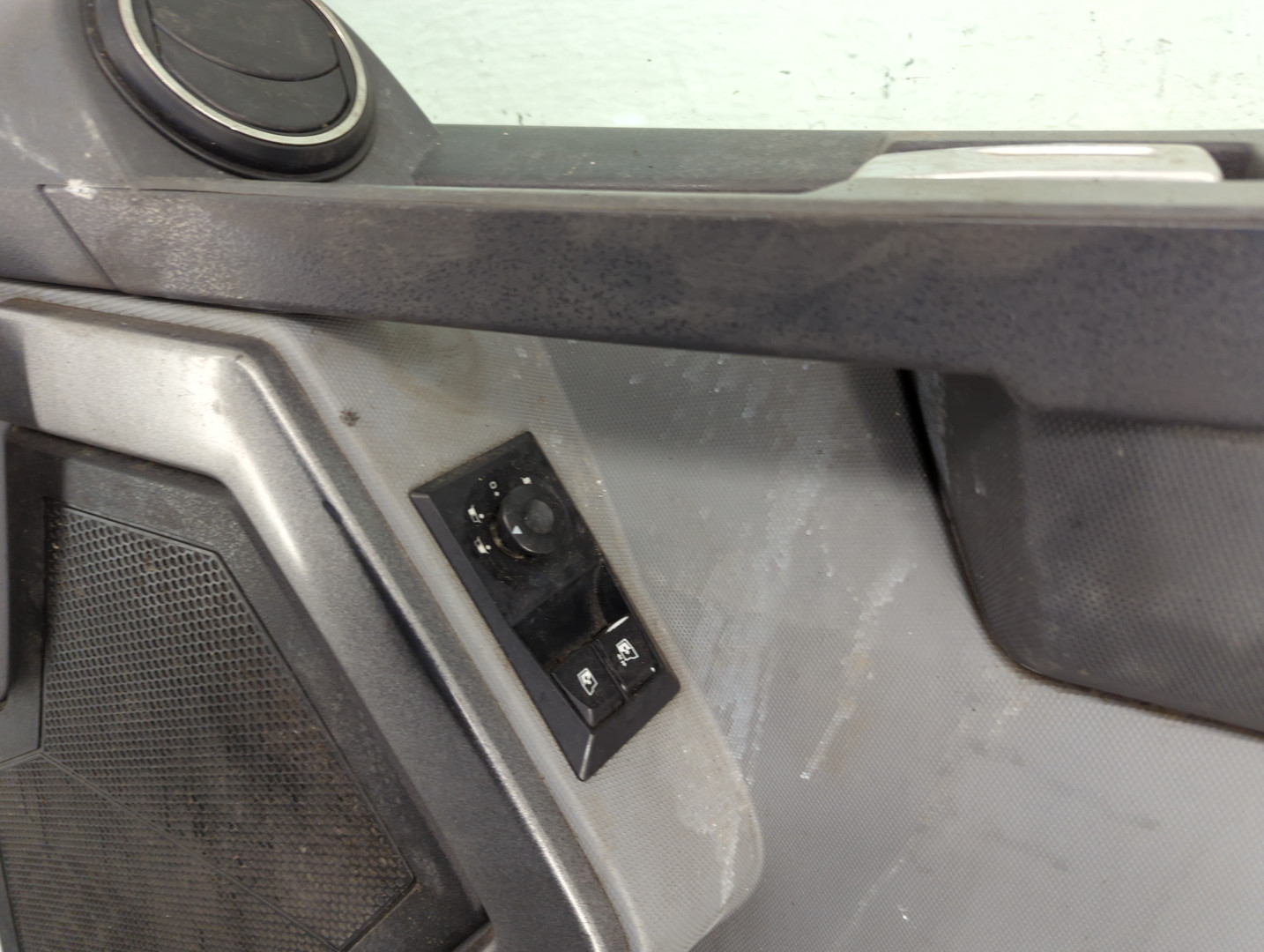 Дверь передняя правая