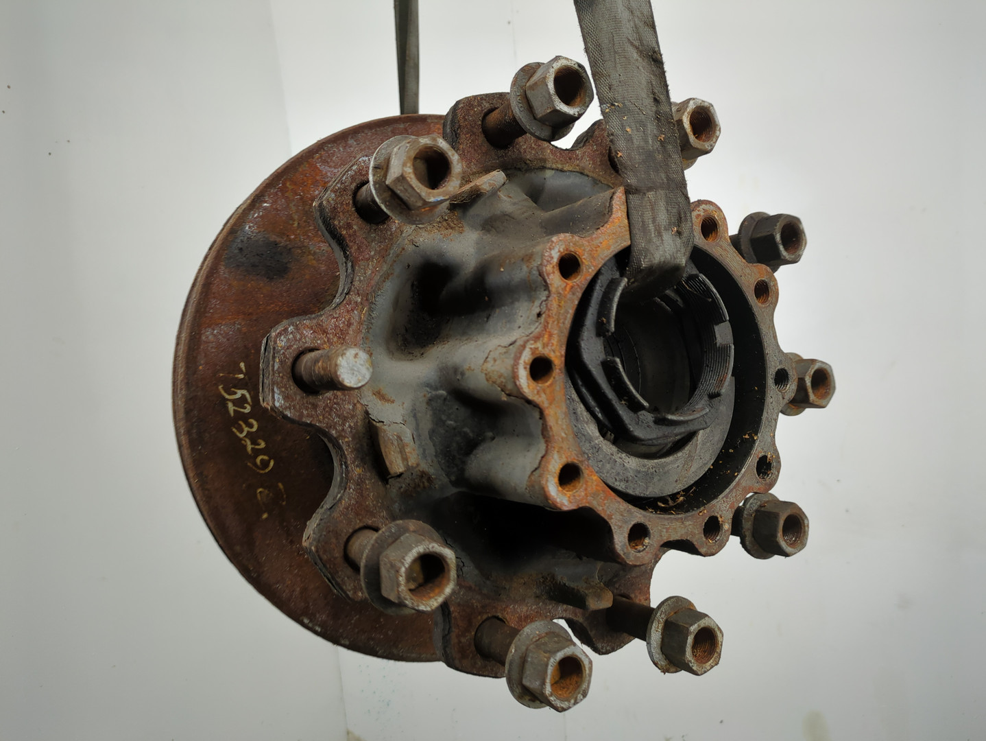 Кулак поворотный задний левый