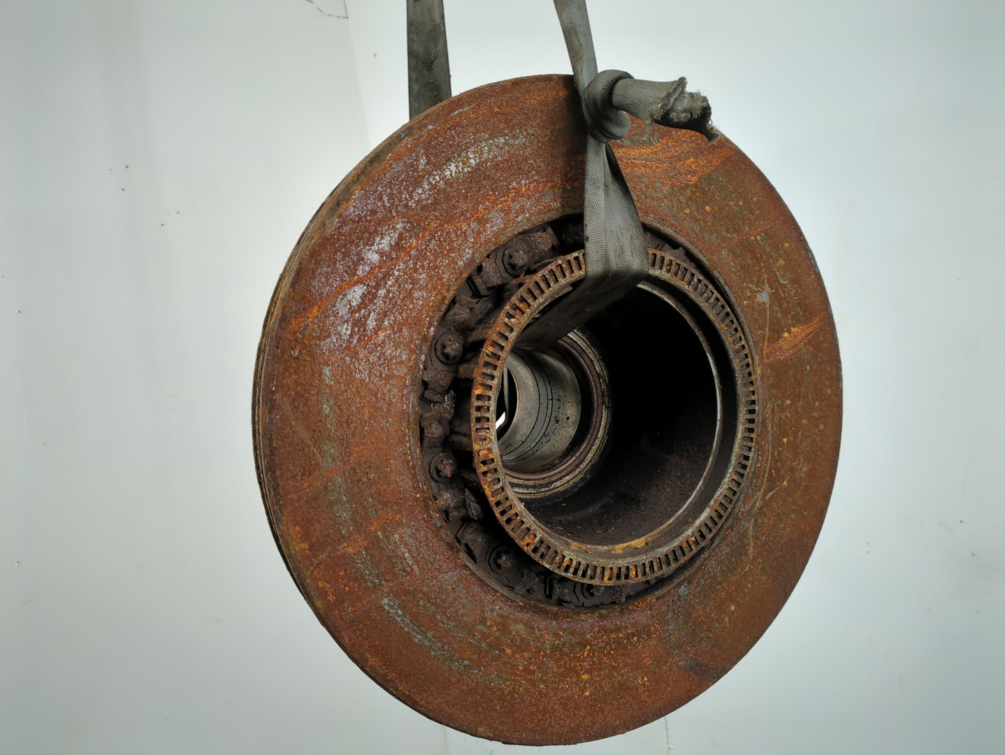 Кулак поворотный задний левый