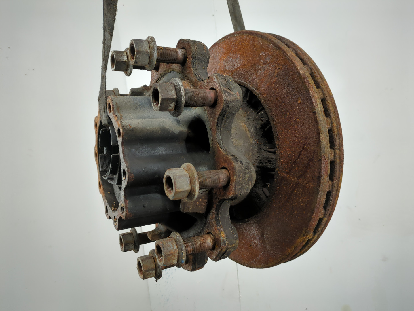 Кулак поворотный задний левый