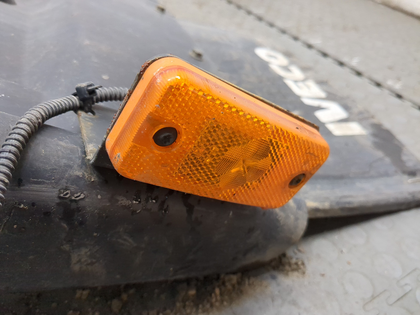 Крыло переднее левое