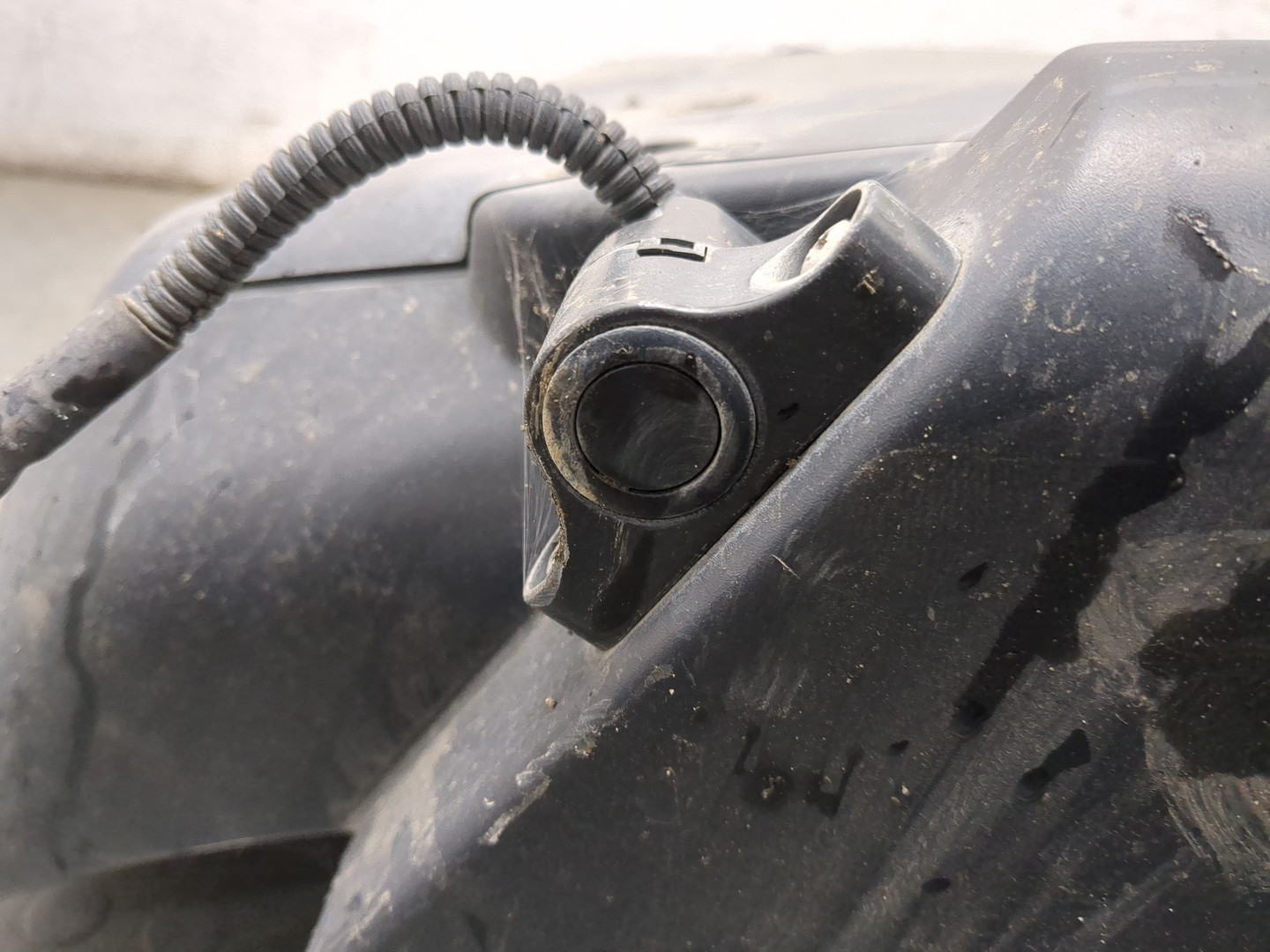 Крыло переднее левое