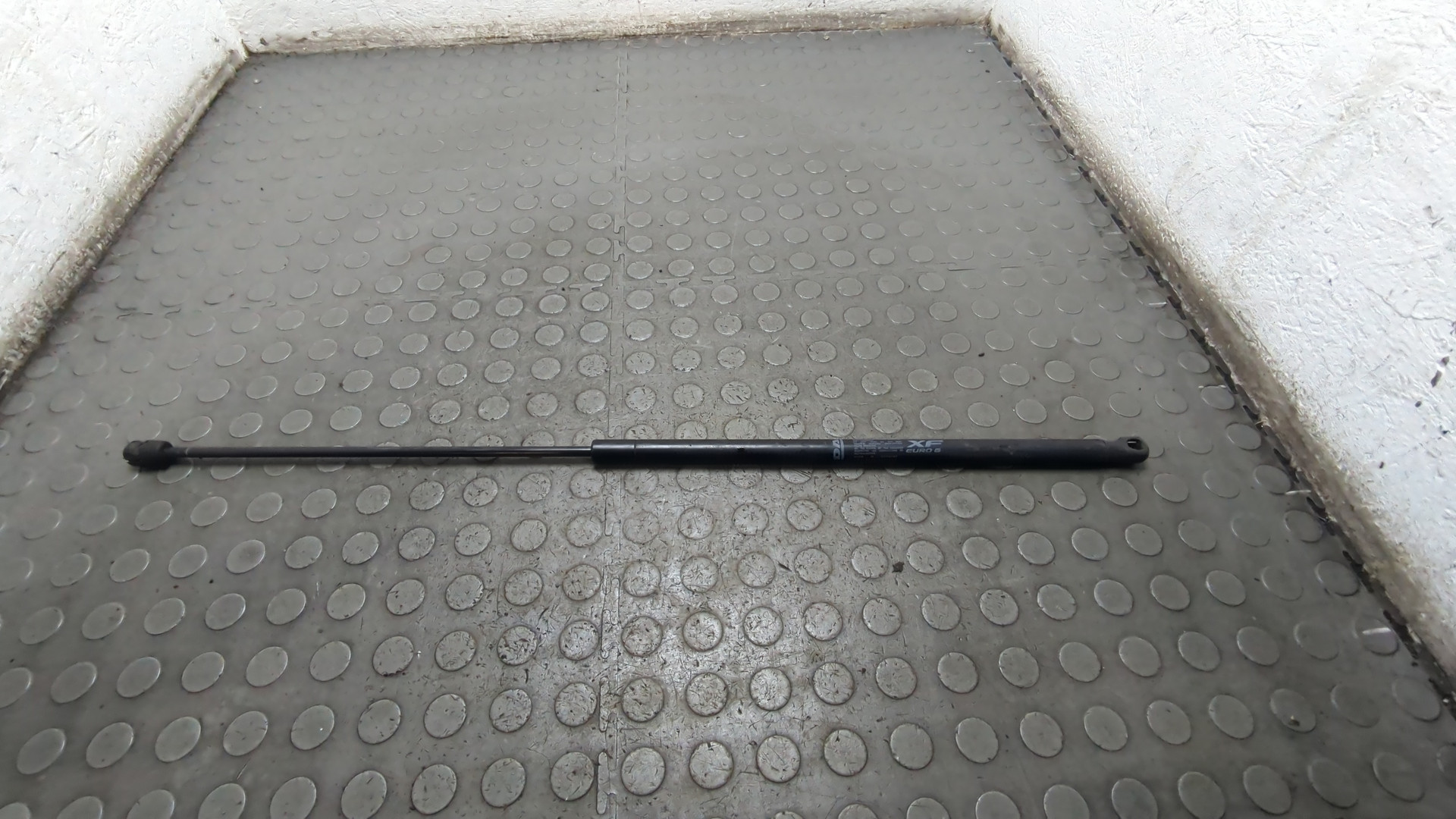 Амортизатор капота