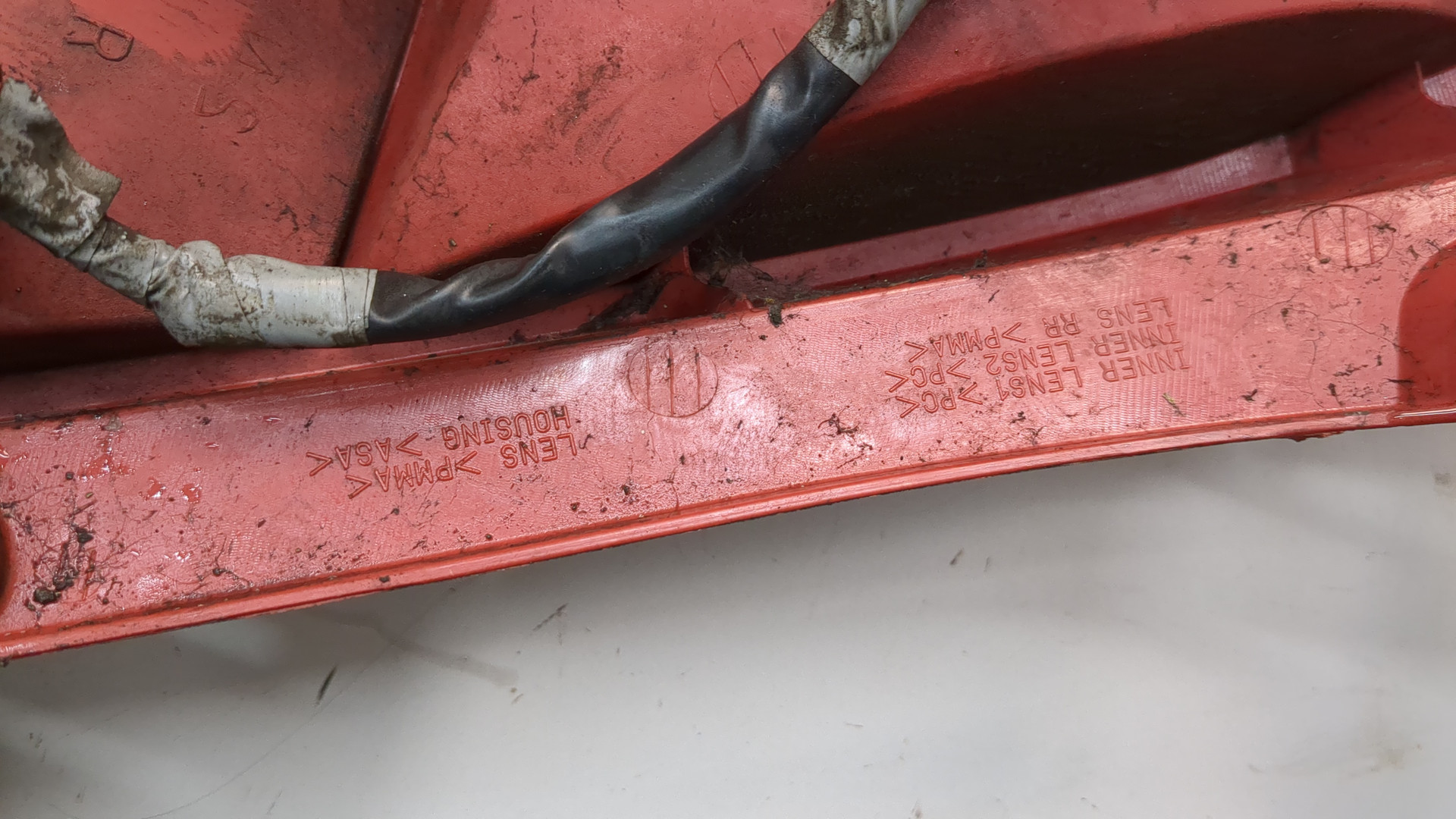 Фонарь задний правый