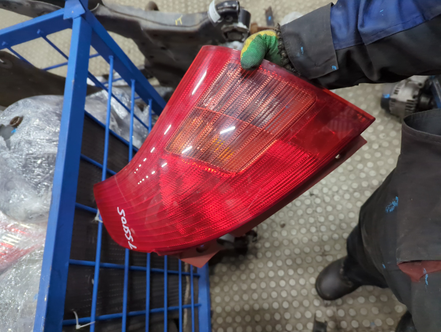 Фонарь задний правый