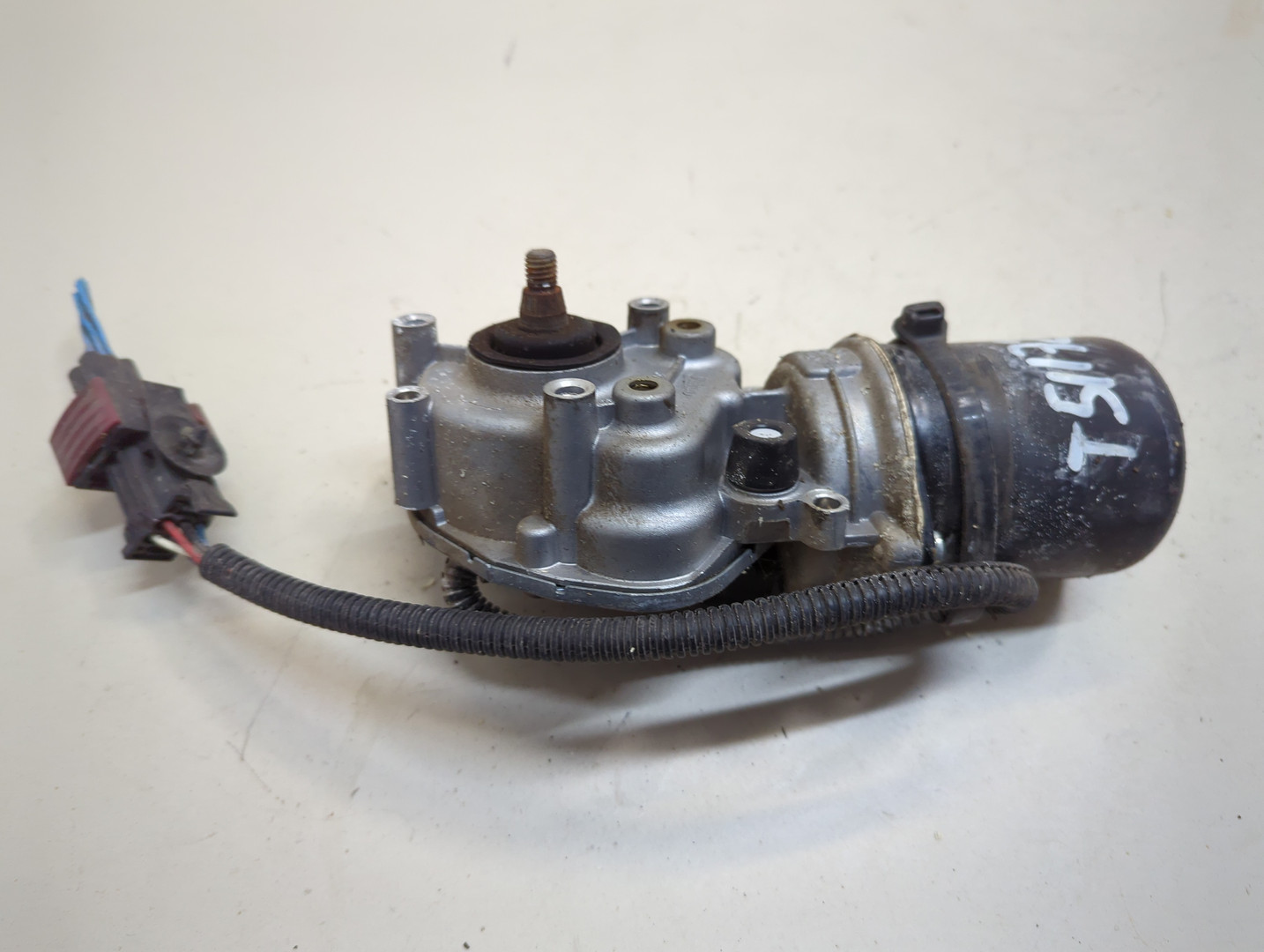 Моторчик стеклоочистителя передний