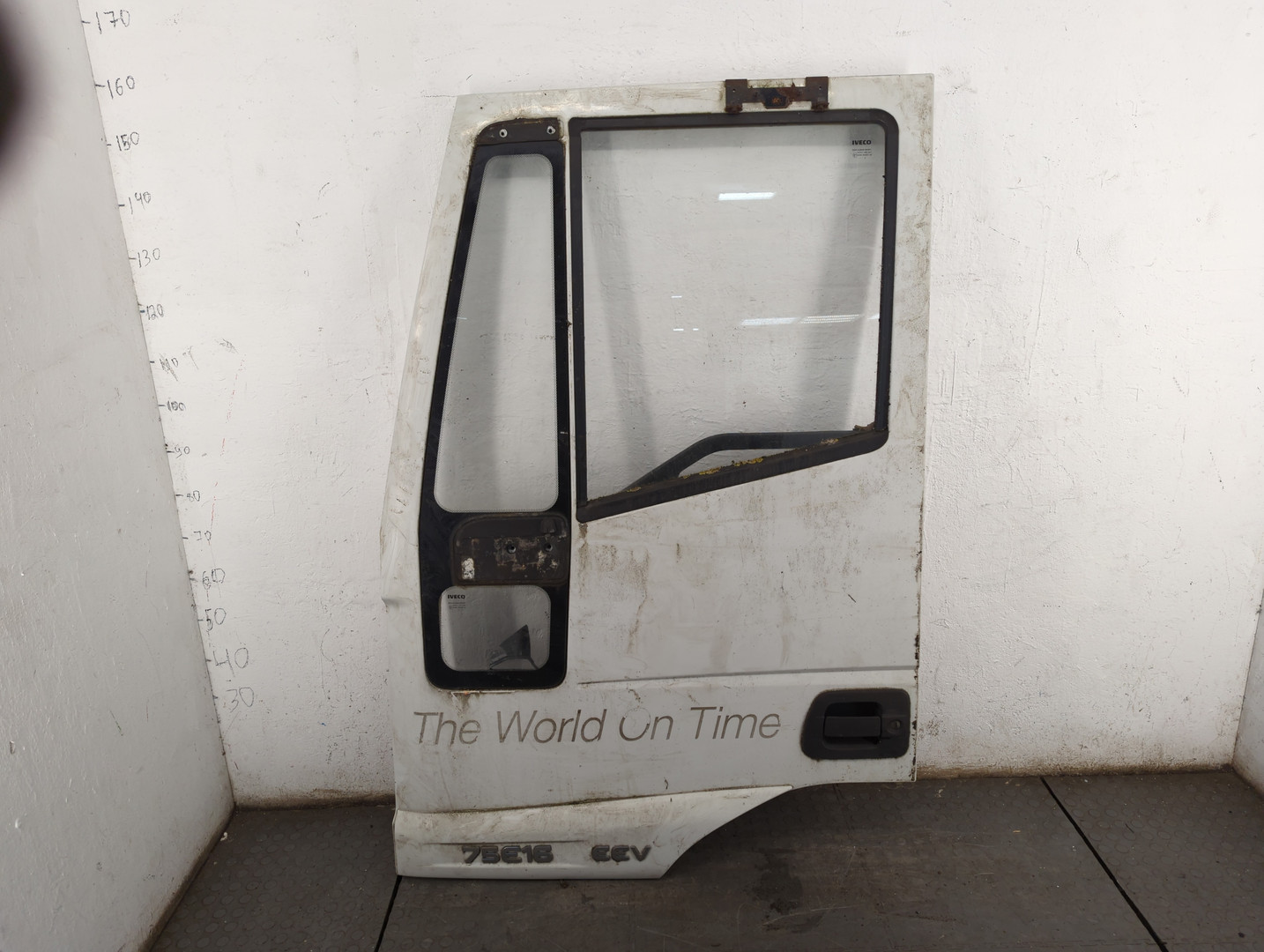 Дверь передняя левая