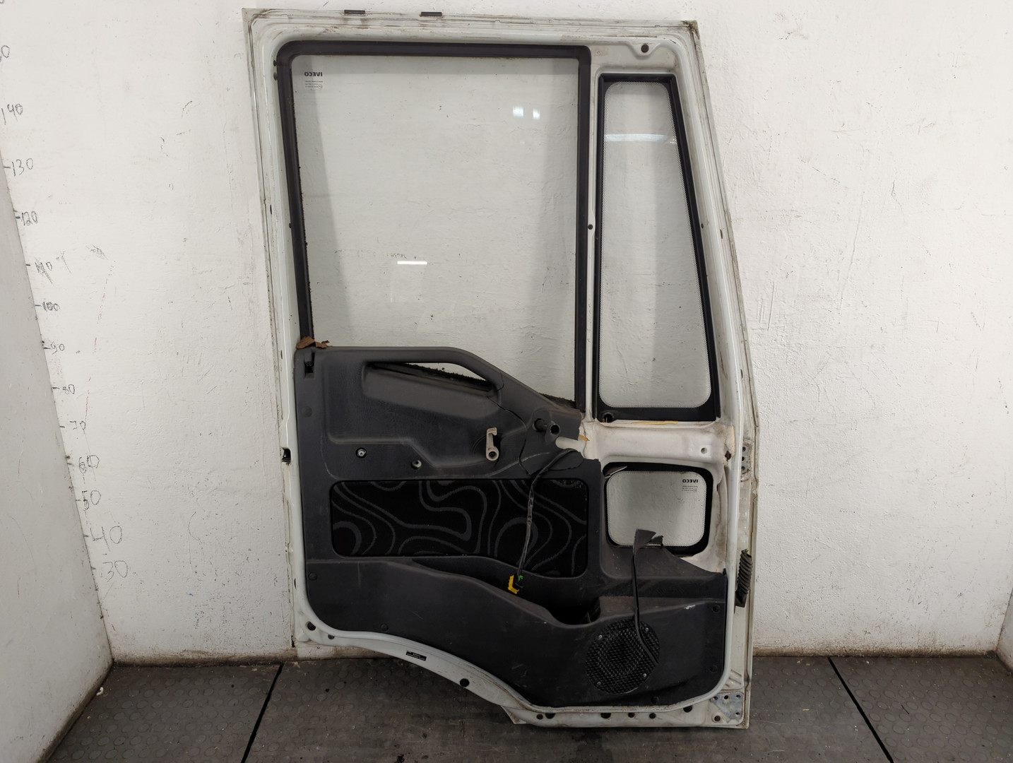 Дверь передняя левая