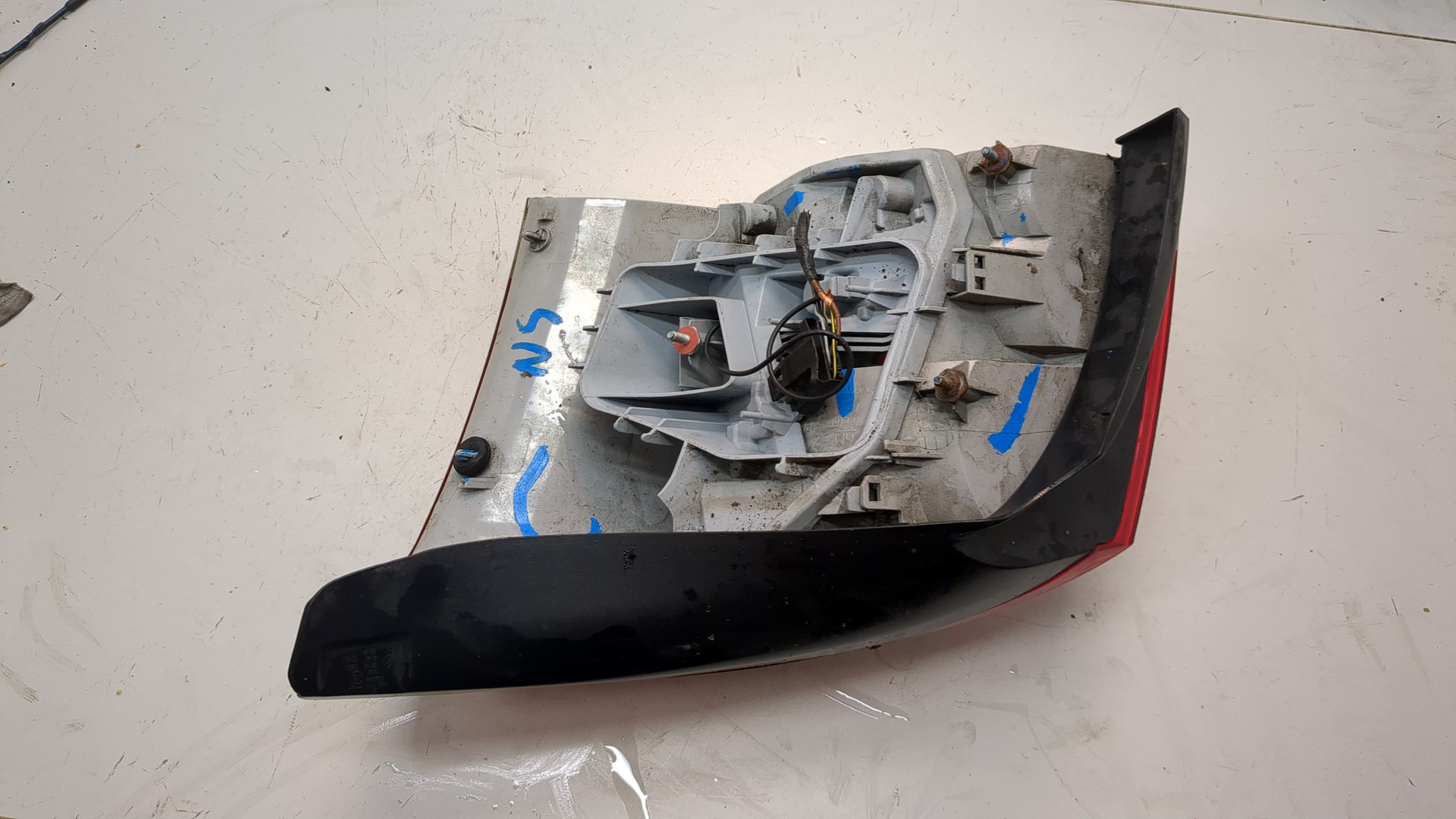 Фонарь задний левый