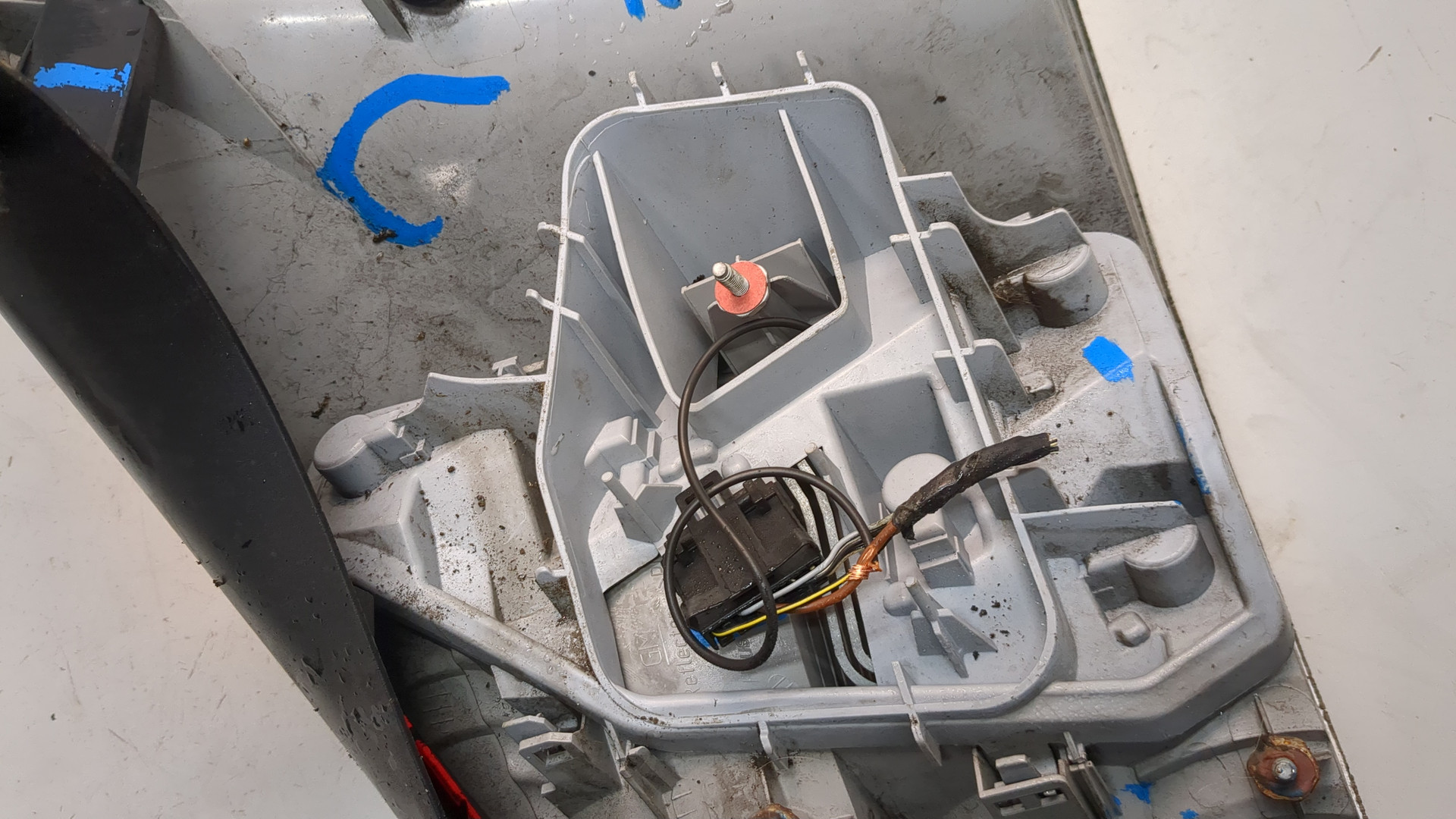 Фонарь задний левый