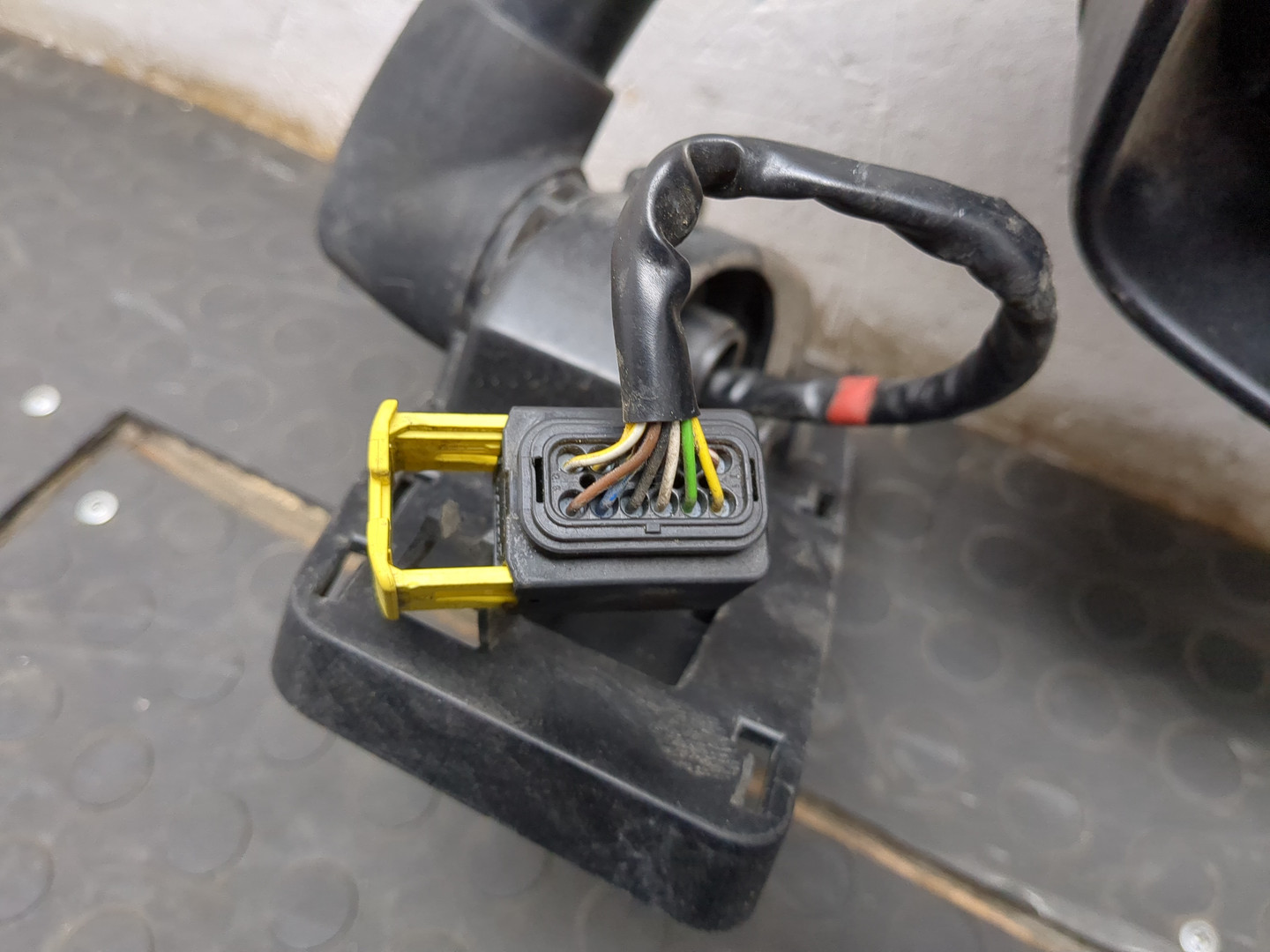 Зеркало левое электрическое