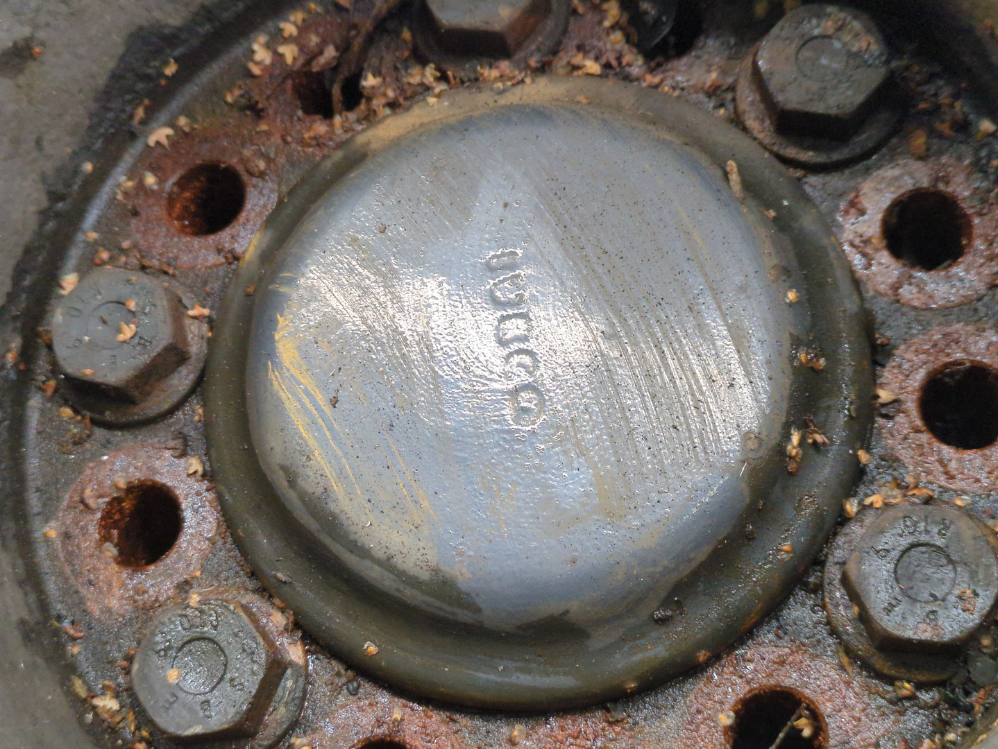 Кулак поворотный передний левый